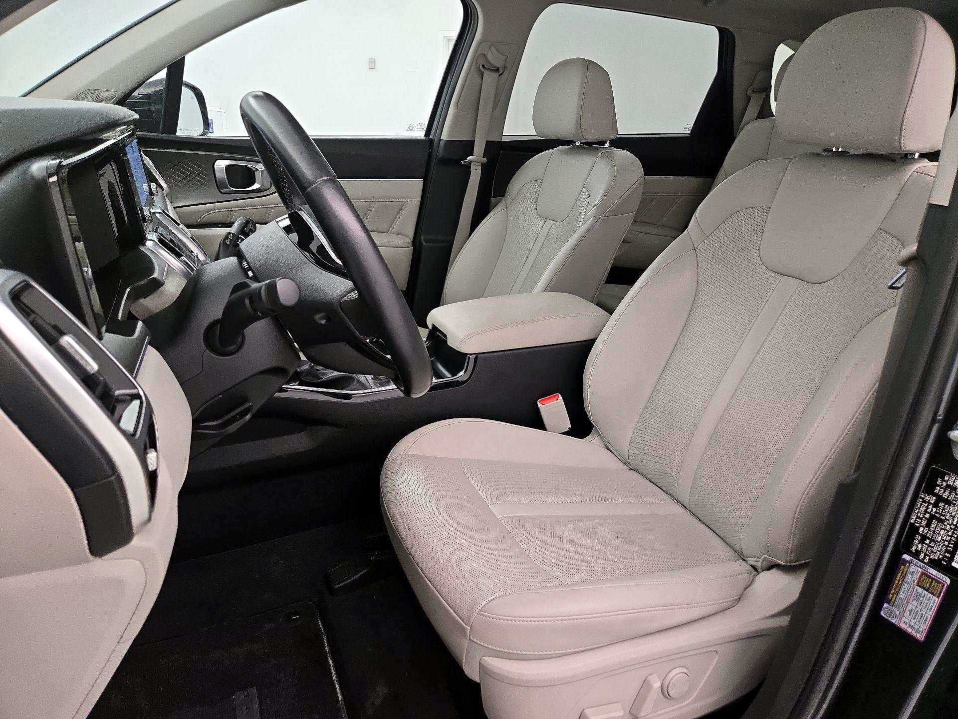 Thumbnail: 2023 Kia Sorento - 11