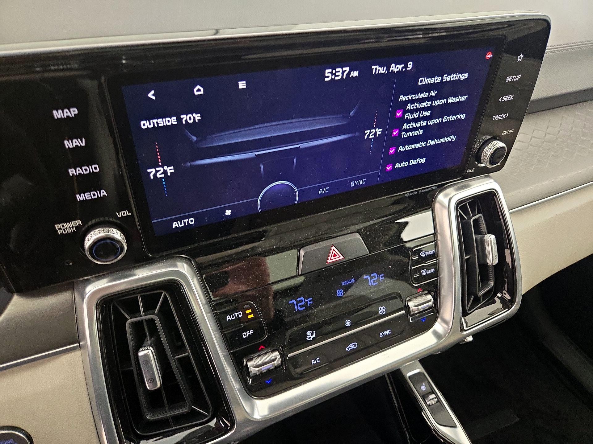 Thumbnail: 2023 Kia Sorento - 17