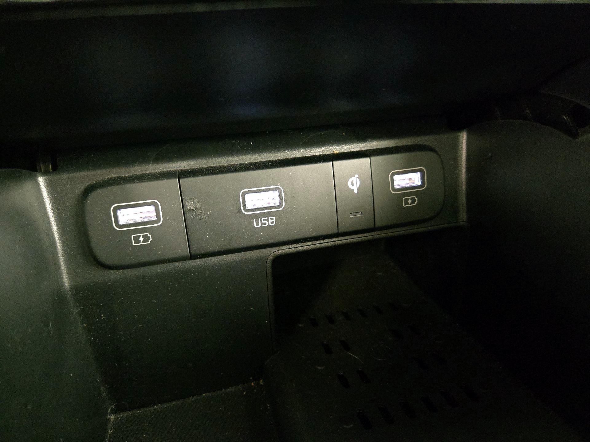 Thumbnail: 2023 Kia Sorento - 19