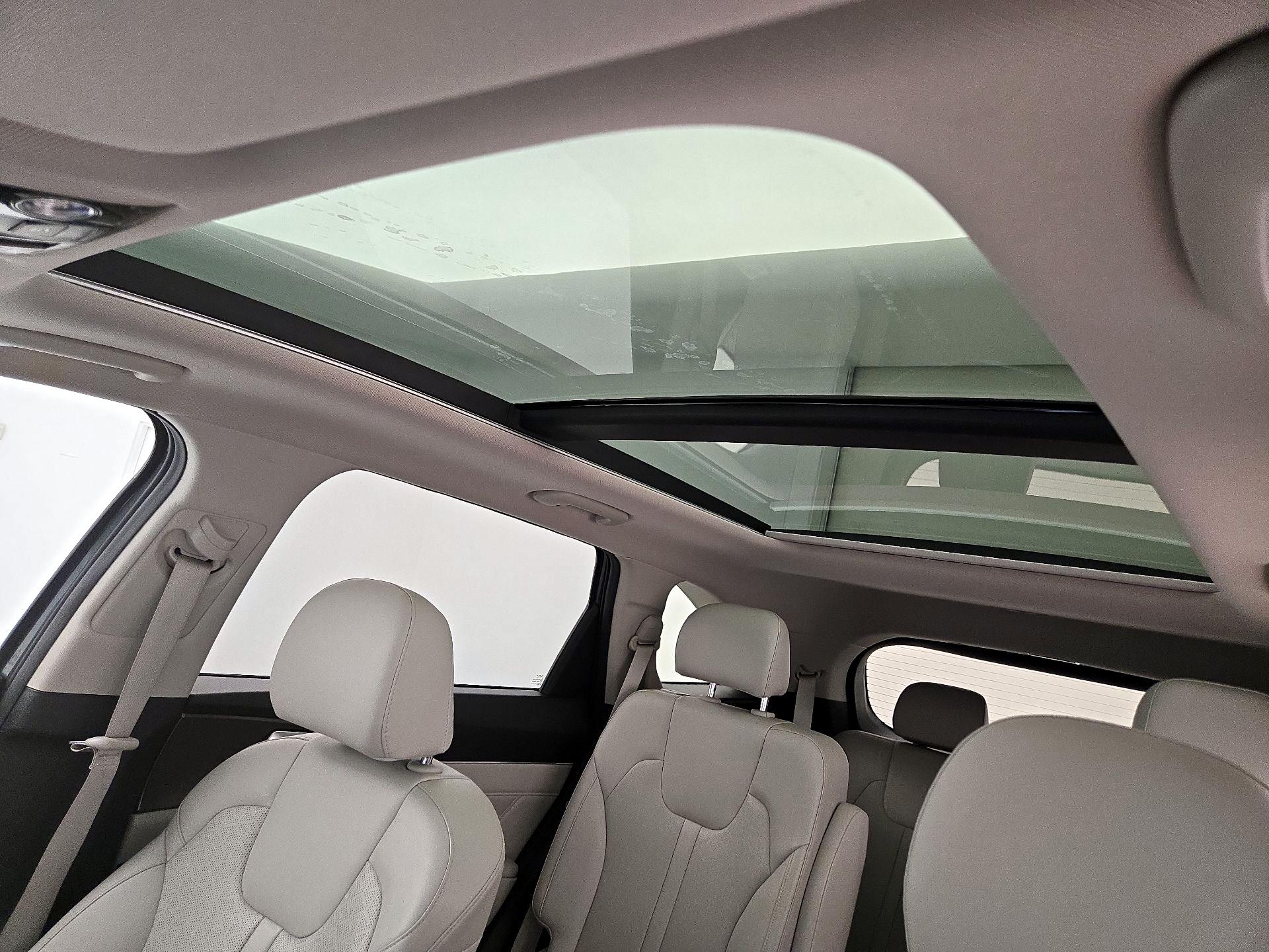 Thumbnail: 2023 Kia Sorento - 20