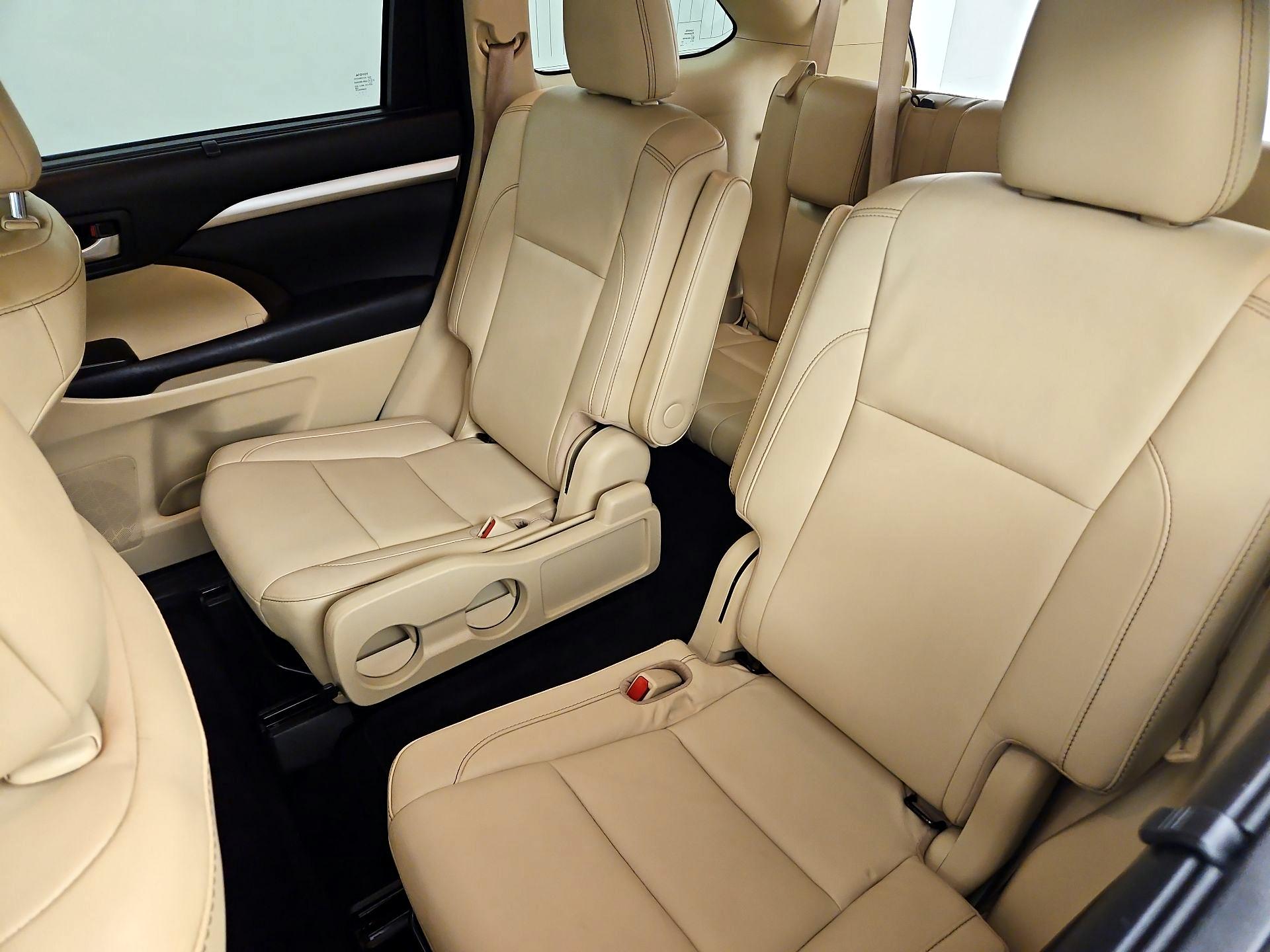 Thumbnail: 2018 Toyota Highlander - 20