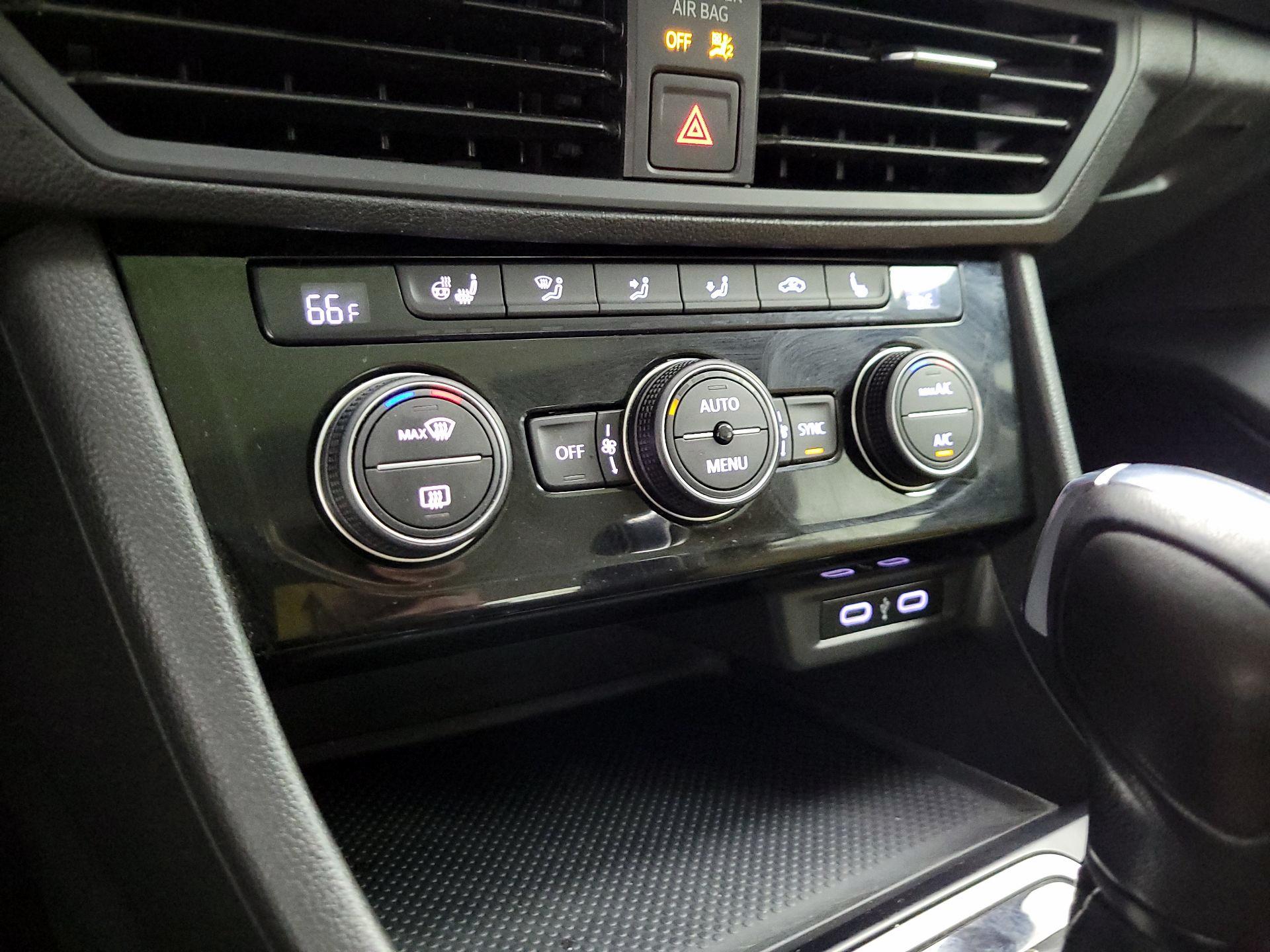 Thumbnail: 2021 Volkswagen Jetta - 14