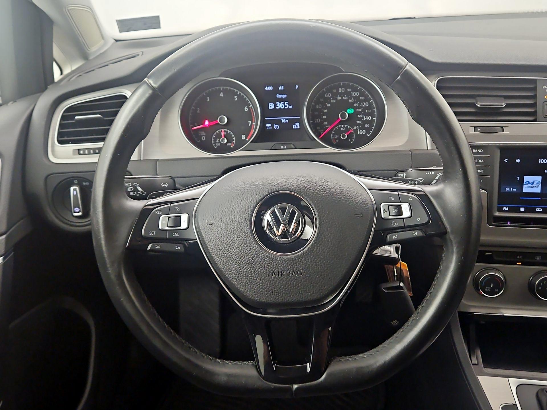 Thumbnail: 2017 Volkswagen Golf - 10