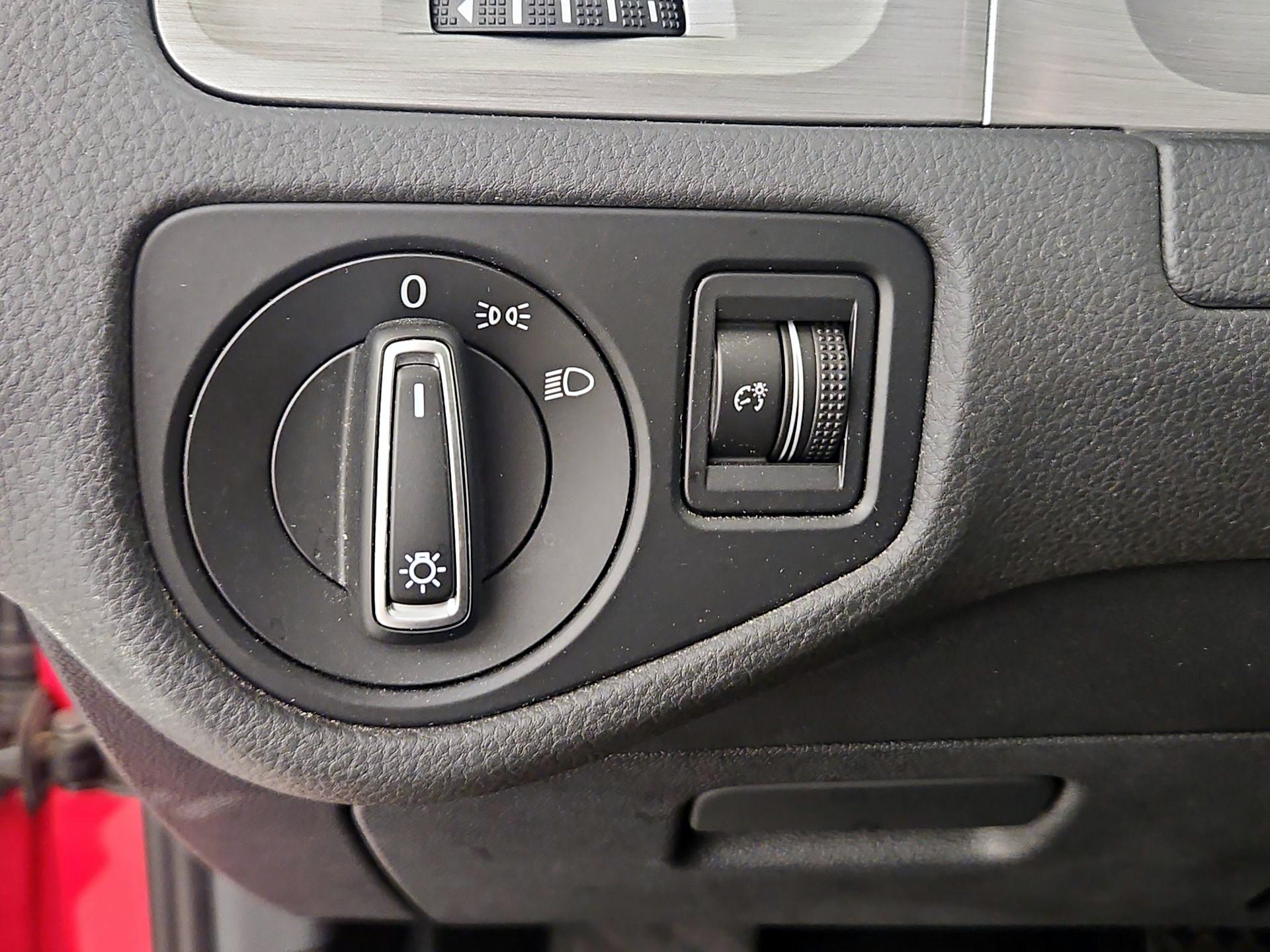 Thumbnail: 2017 Volkswagen Golf - 13