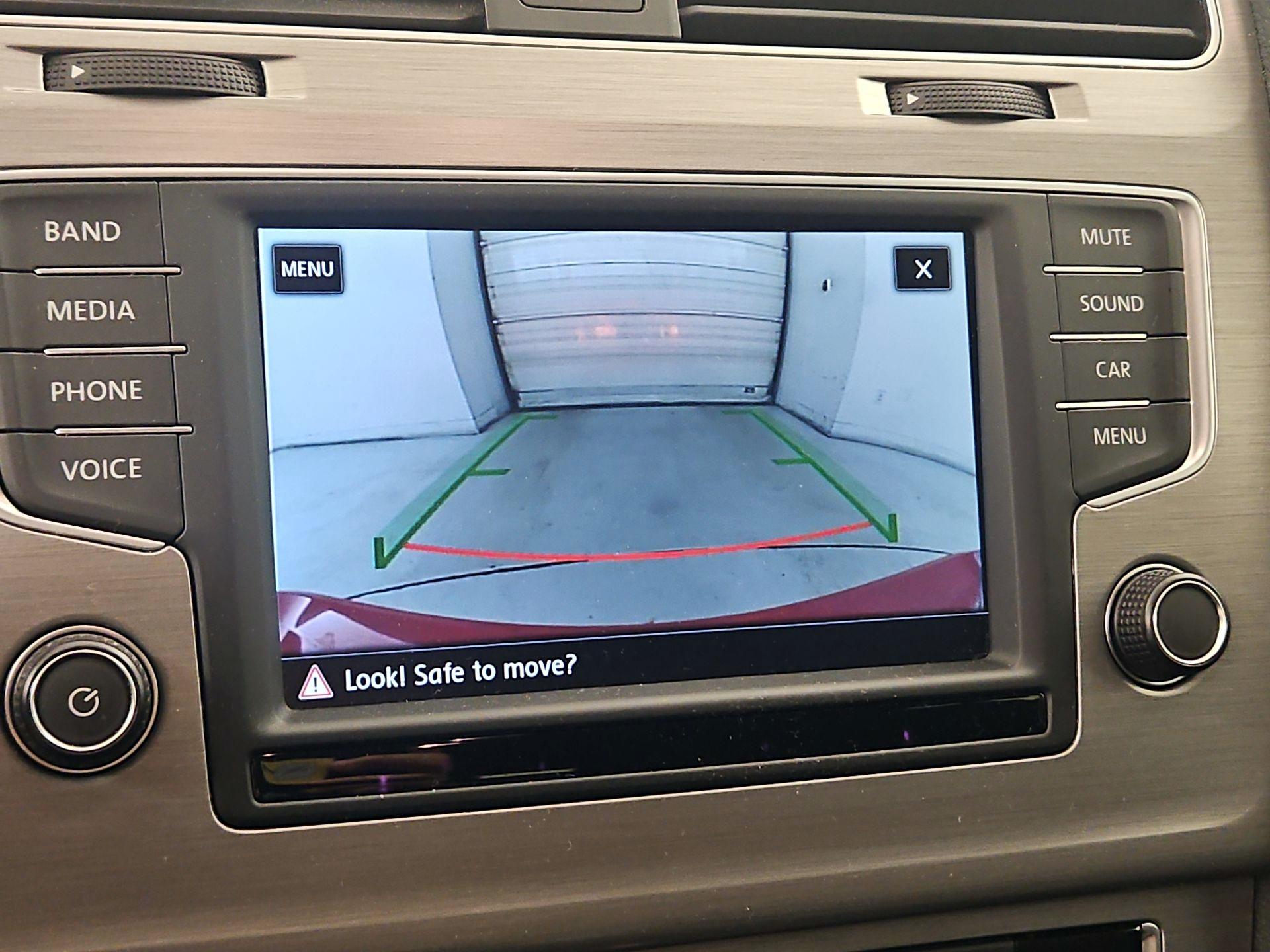 Thumbnail: 2017 Volkswagen Golf - 14