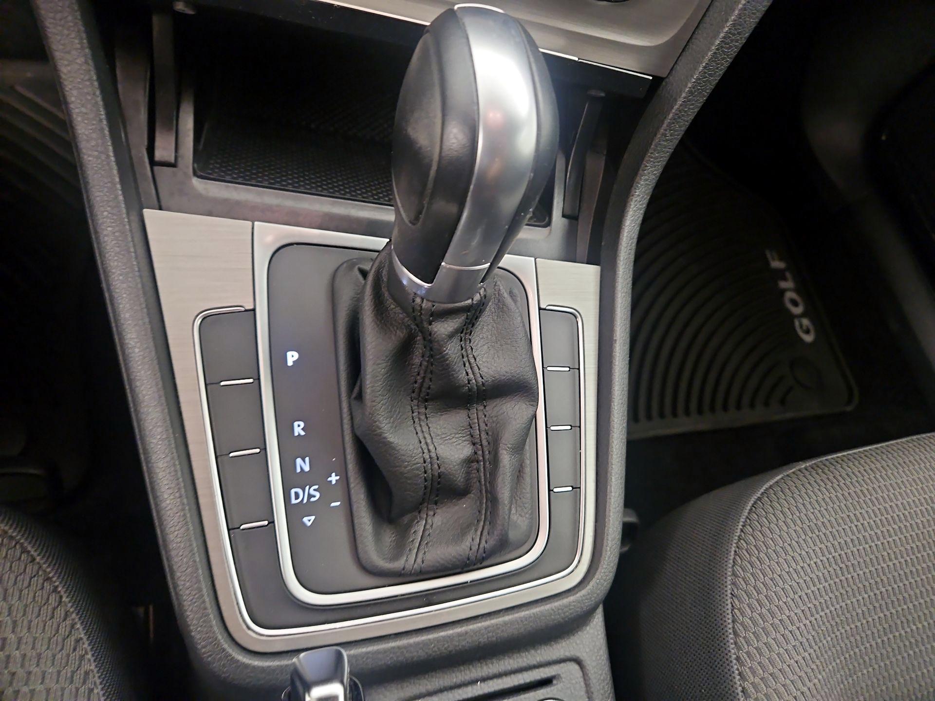 Thumbnail: 2017 Volkswagen Golf - 17