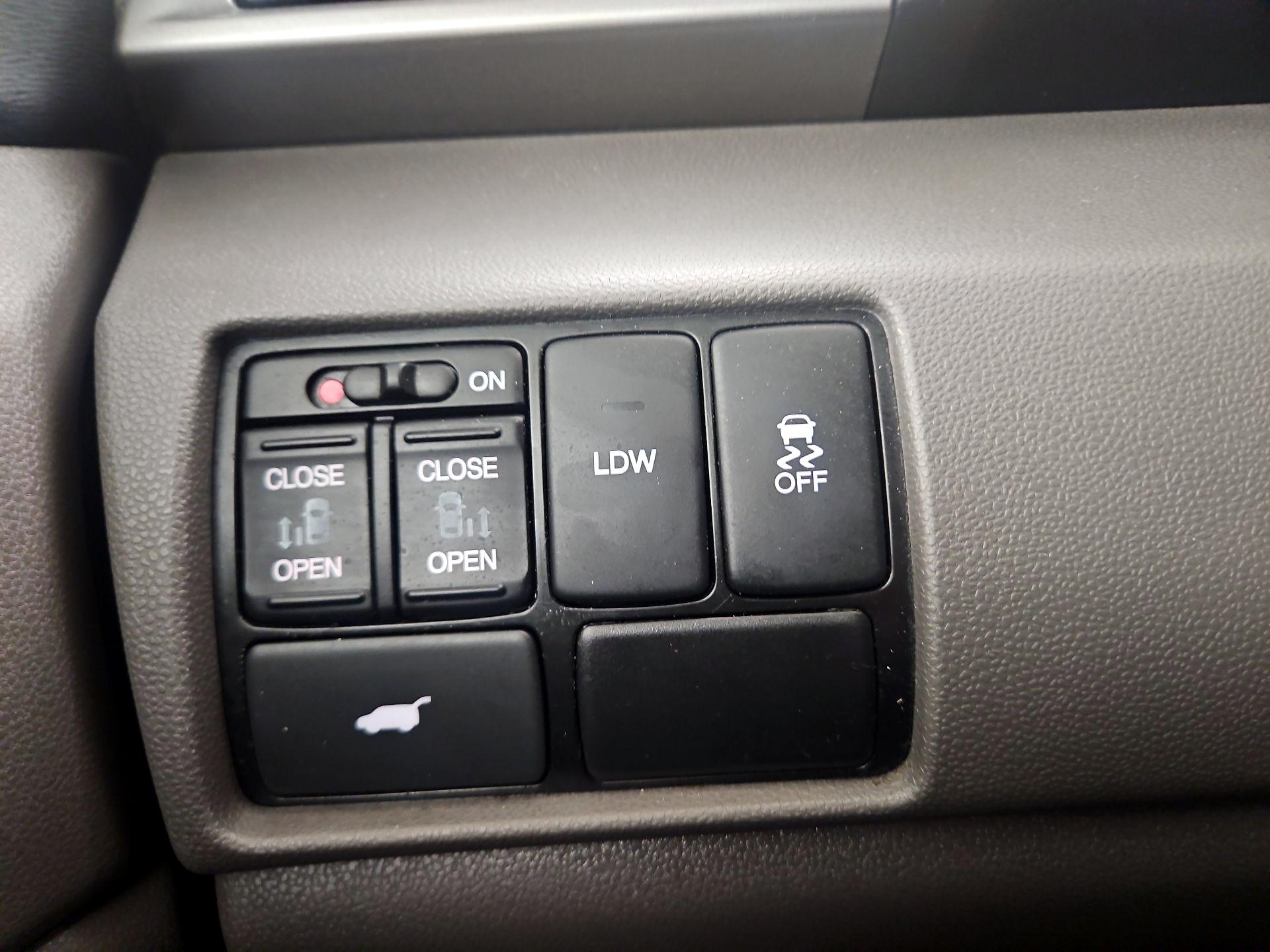 Thumbnail: 2016 Honda Odyssey - 13
