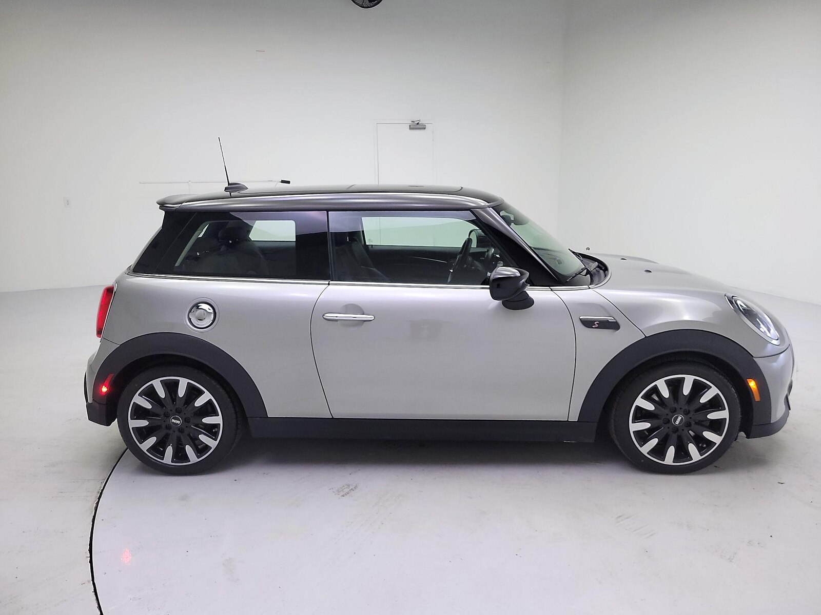 2023 MINI 3 Door S - Photo 4