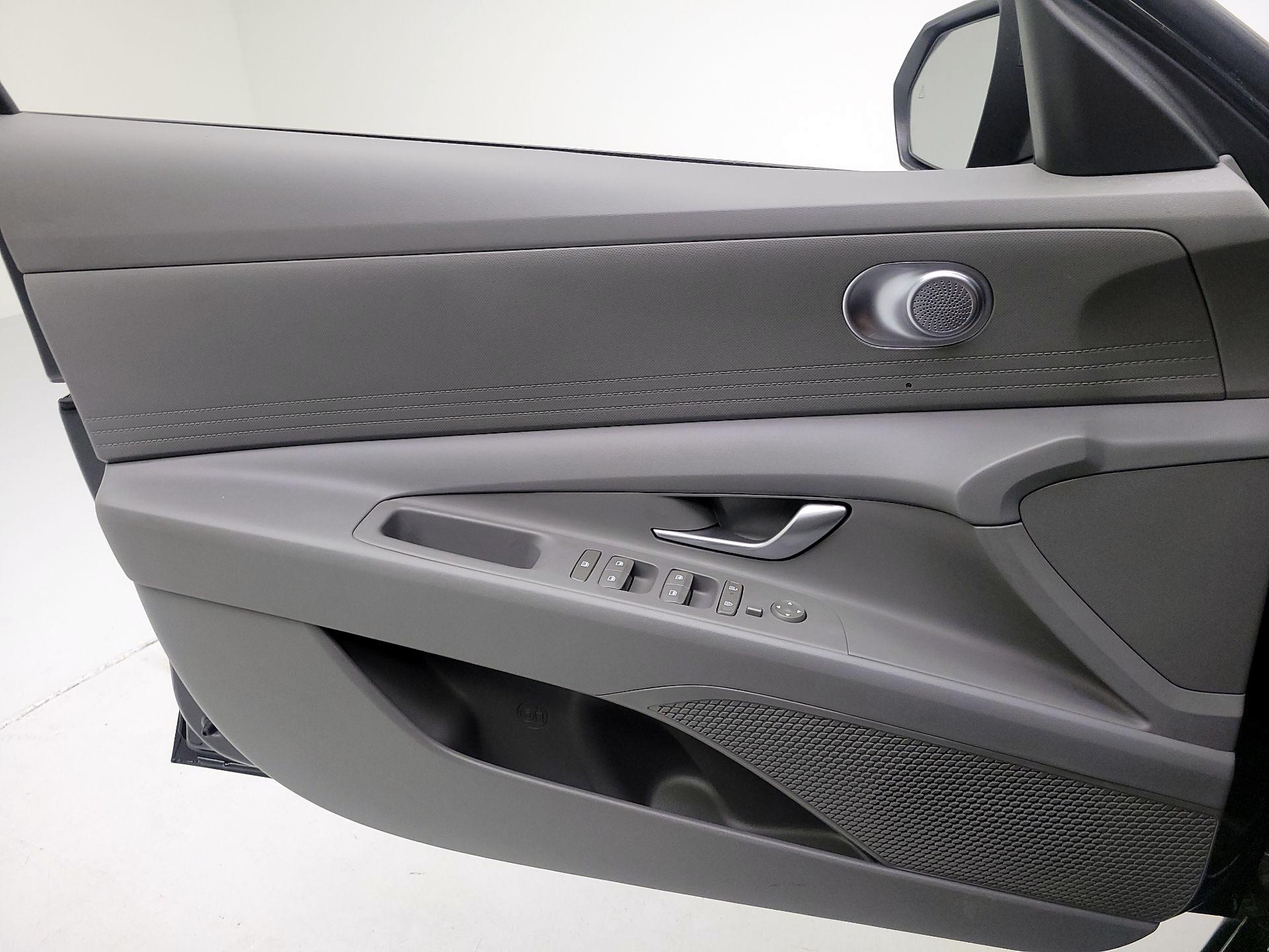 Thumbnail: 2024 Hyundai Elantra - 10