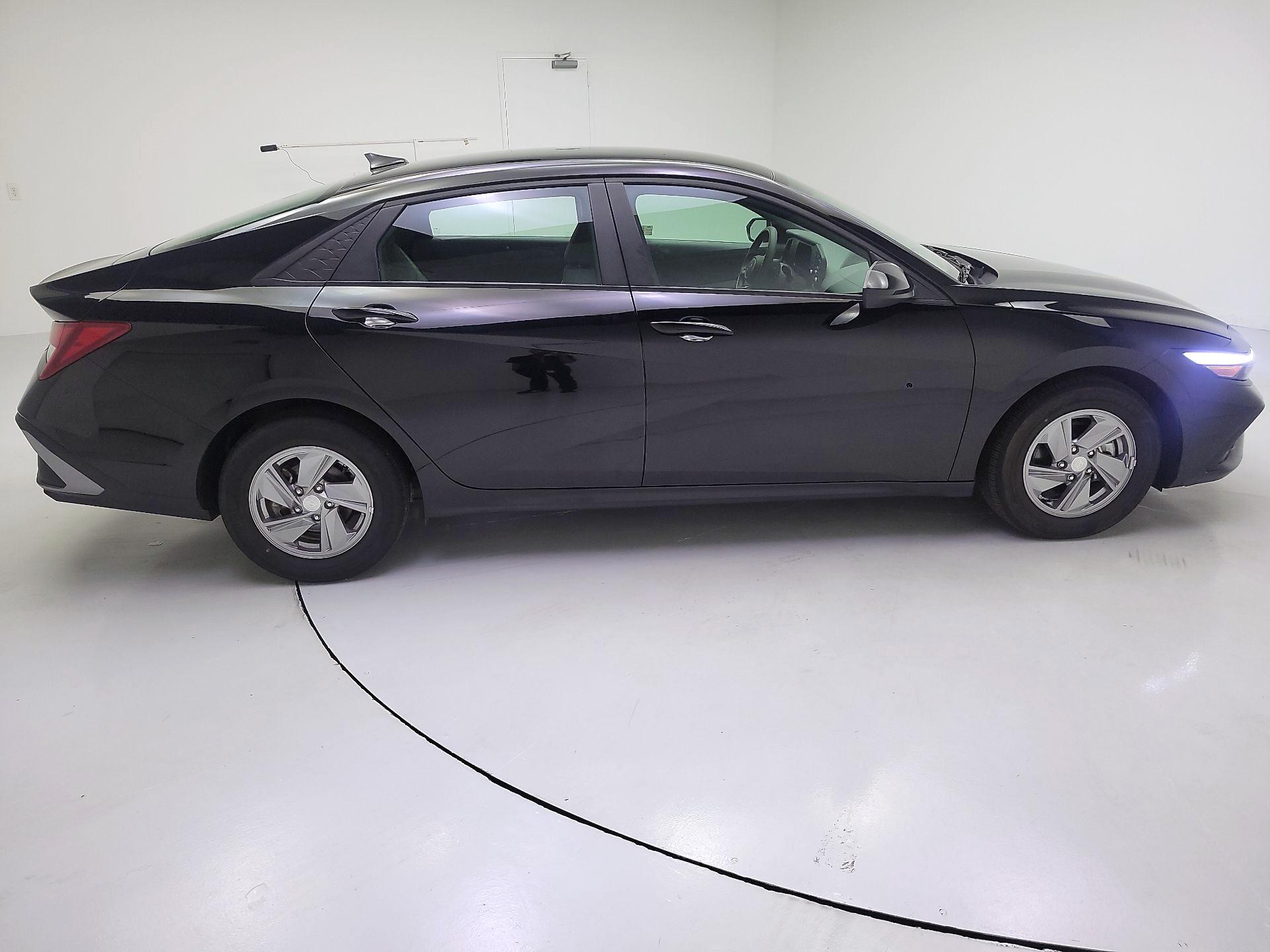 Thumbnail: 2024 Hyundai Elantra - 4