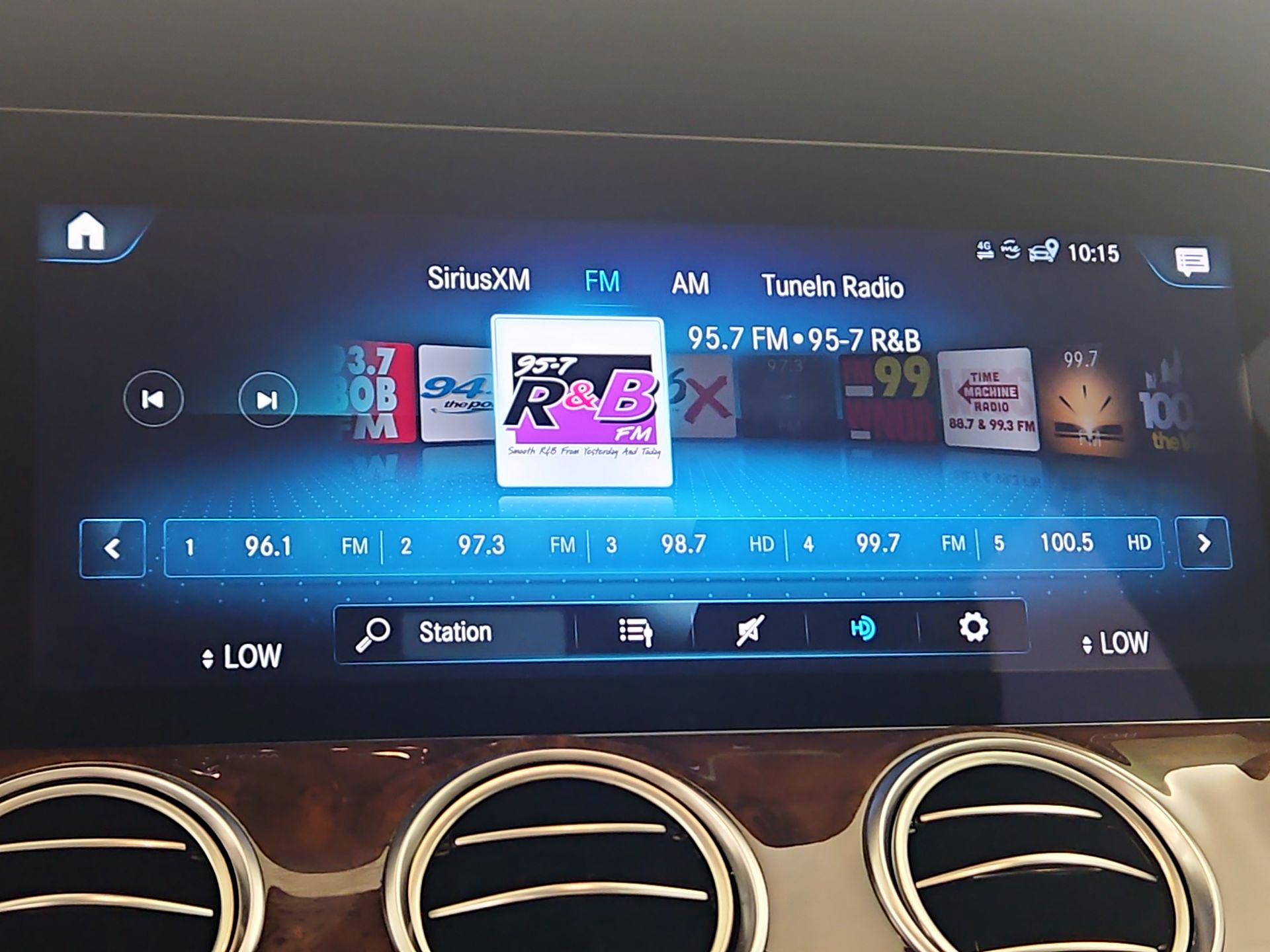 Thumbnail: 2022 Mercedes-Benz E-Class - 16