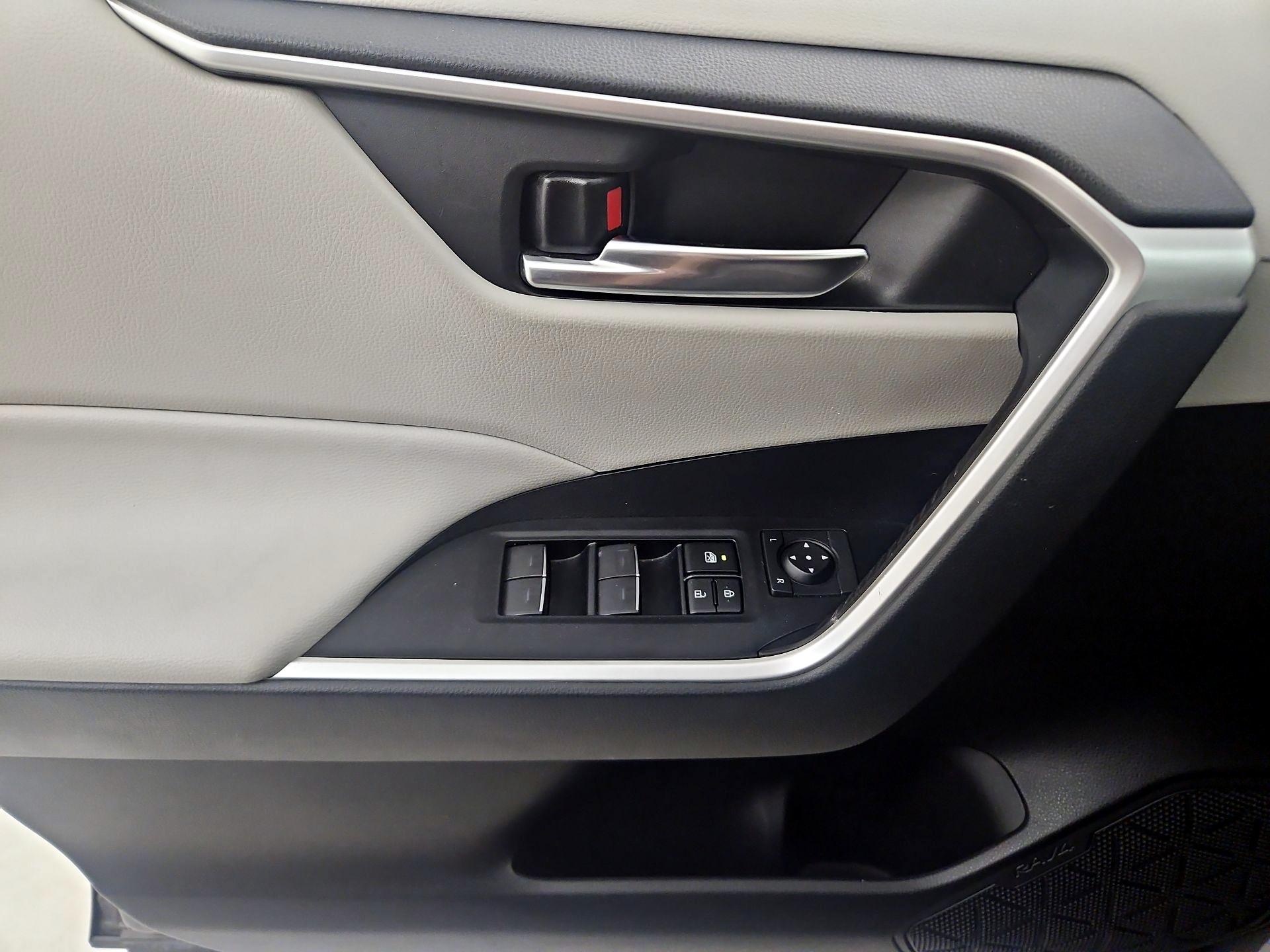 Thumbnail: 2022 Toyota RAV4 - 12