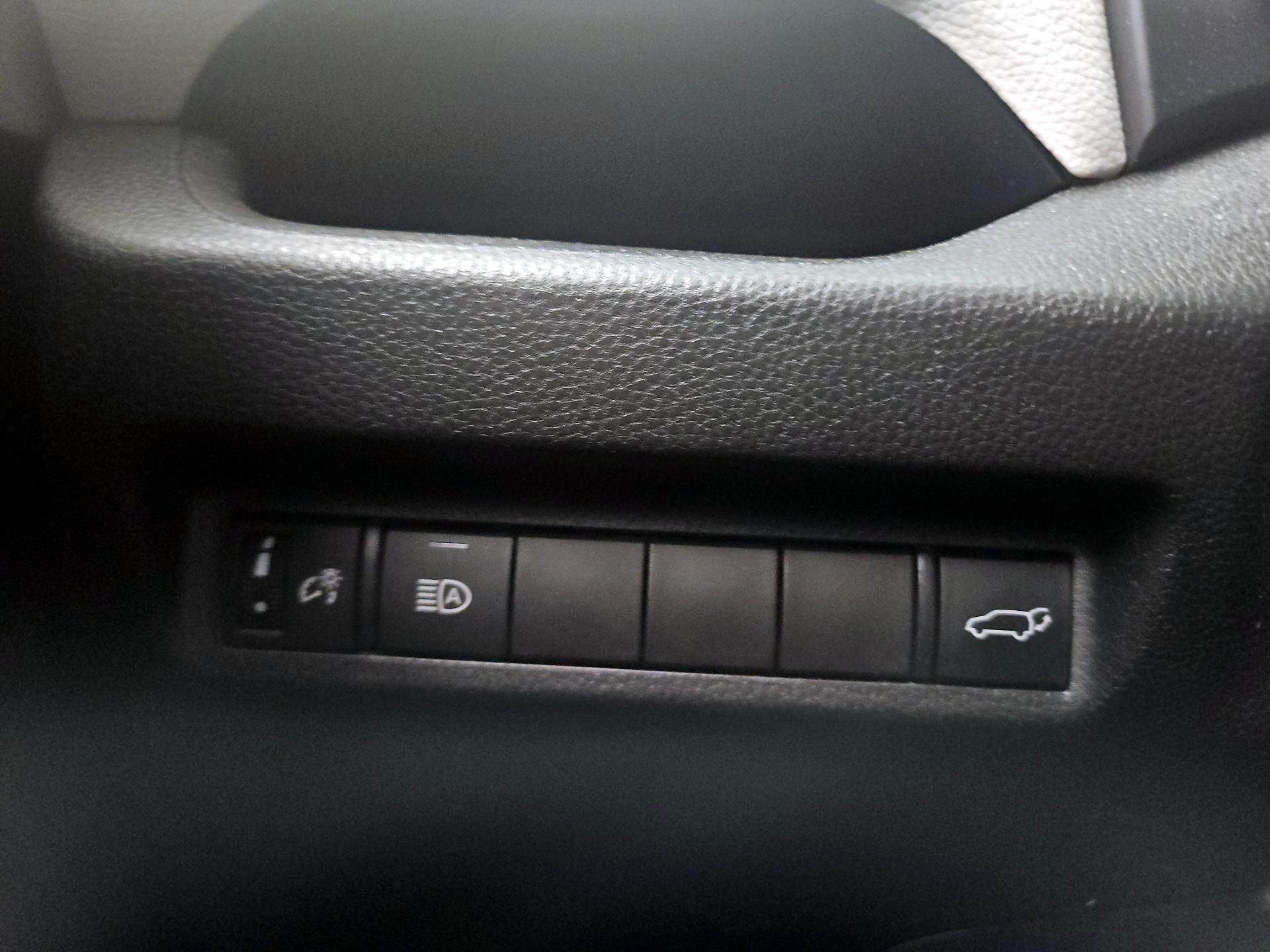 Thumbnail: 2022 Toyota RAV4 - 13