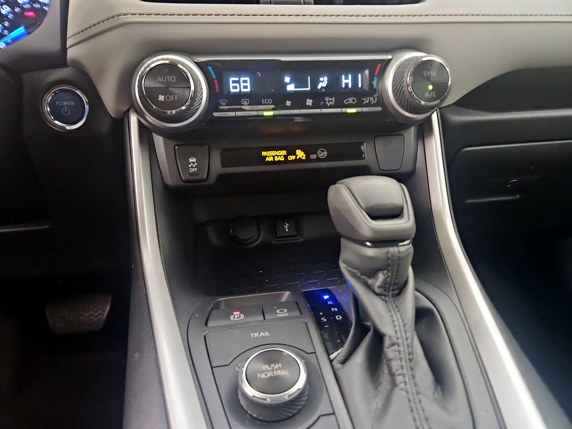 Thumbnail: 2022 Toyota RAV4 - 16