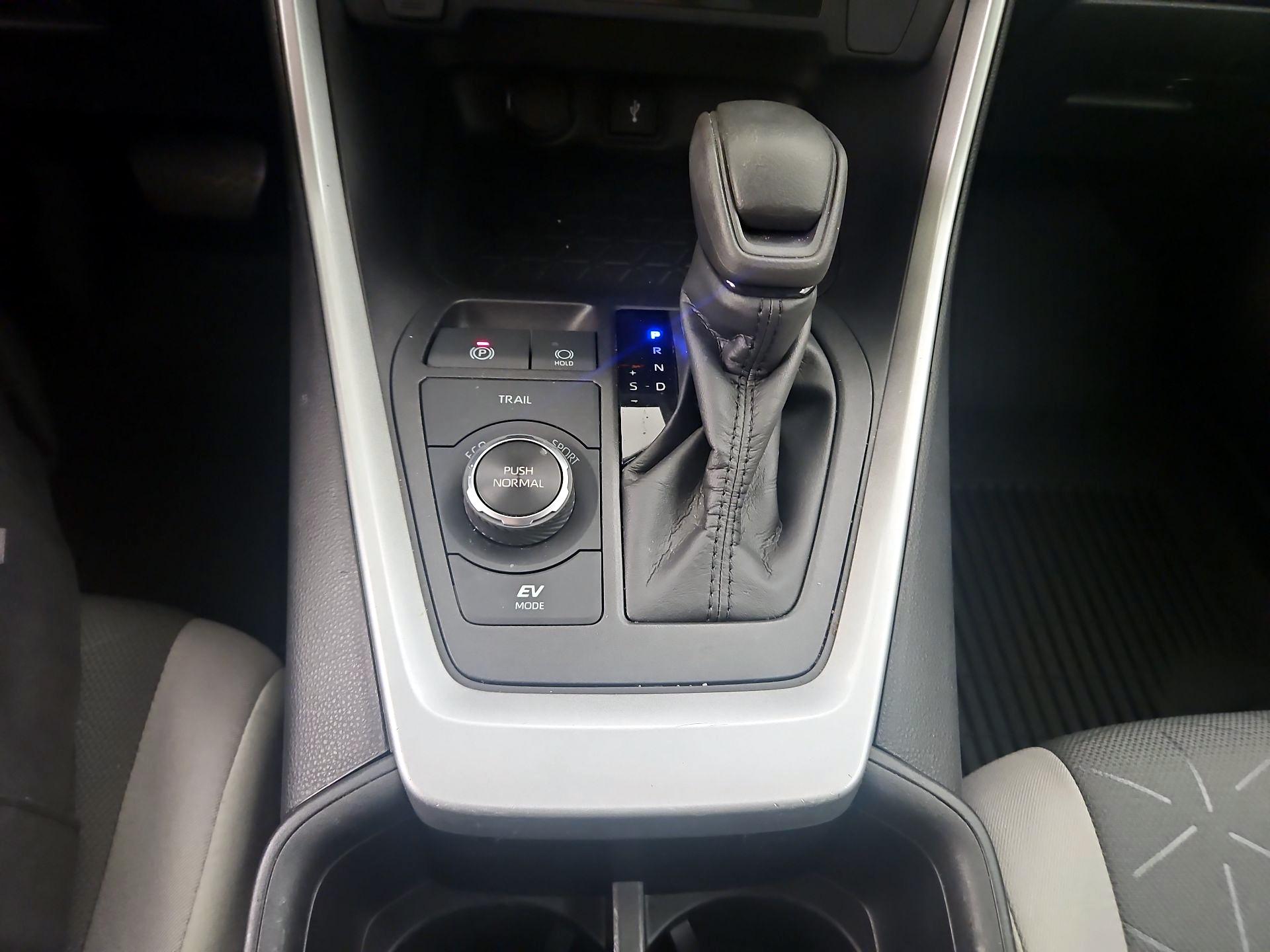 Thumbnail: 2022 Toyota RAV4 - 17