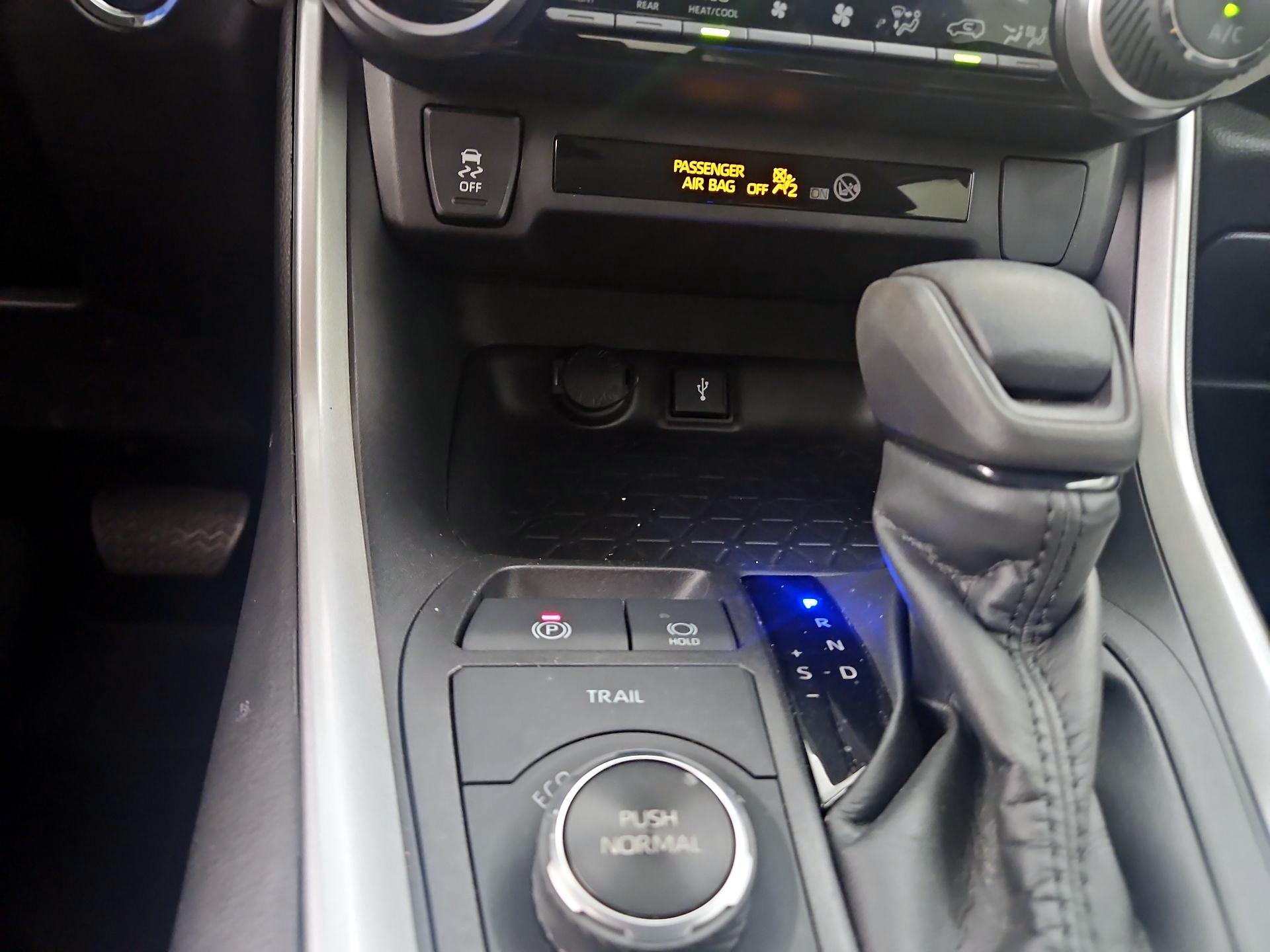 Thumbnail: 2022 Toyota RAV4 - 18