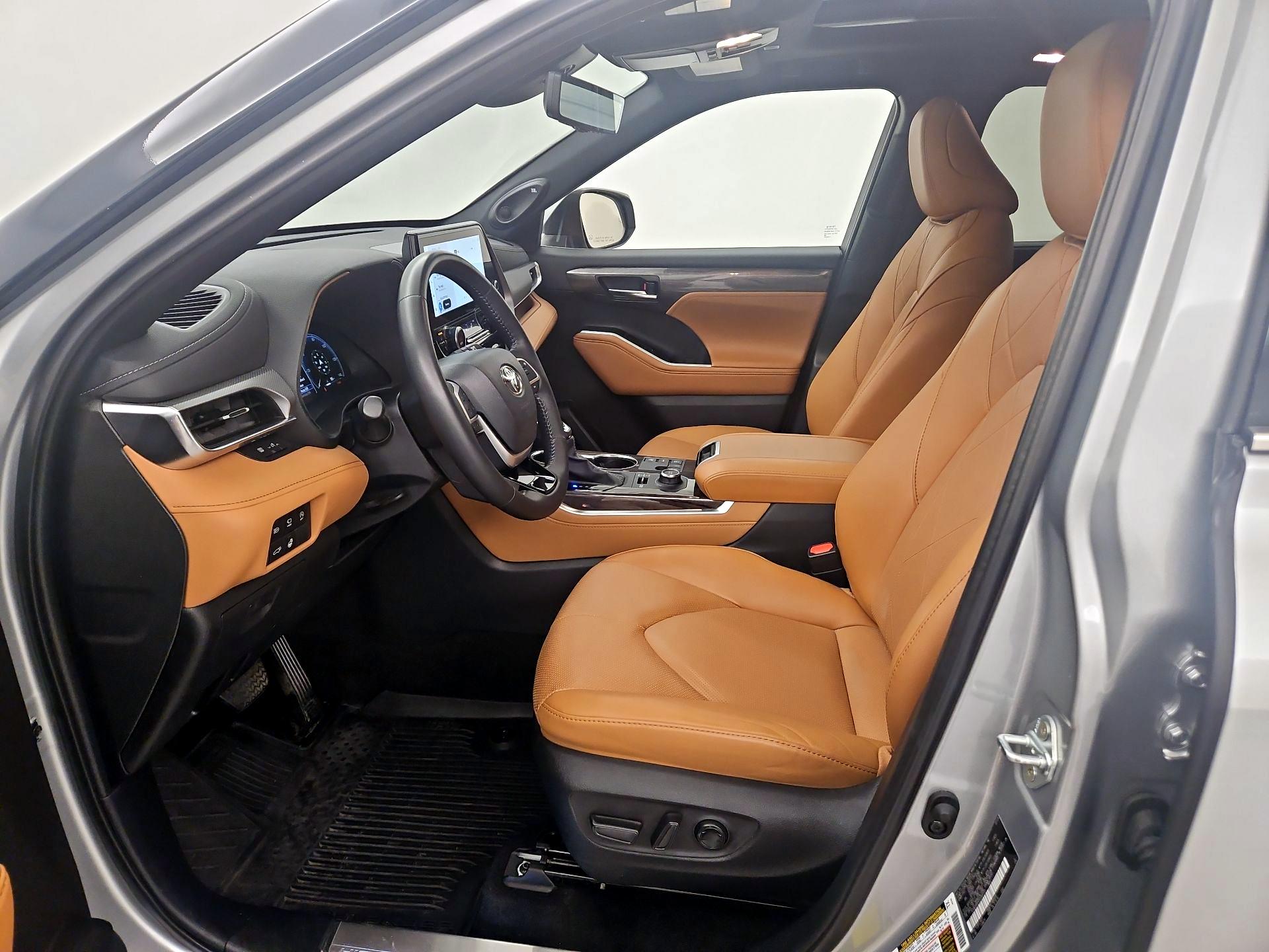 Thumbnail: 2024 Toyota Highlander - 11