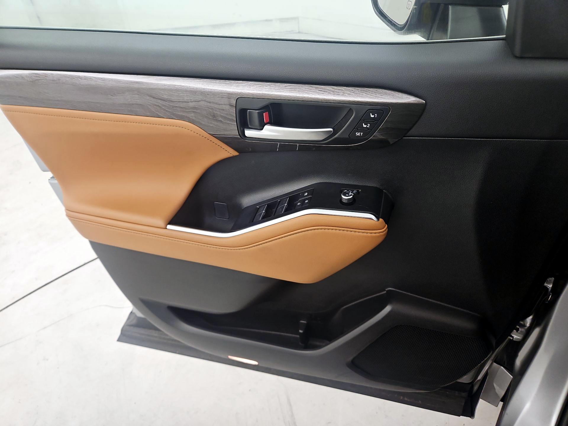 Thumbnail: 2024 Toyota Highlander - 12