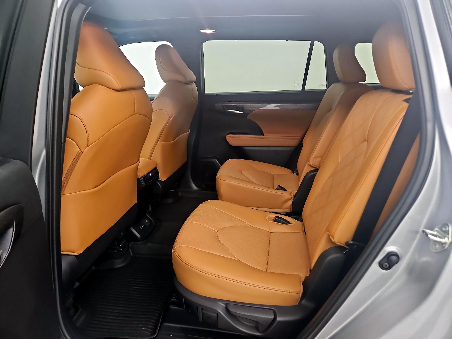 Thumbnail: 2024 Toyota Highlander - 20