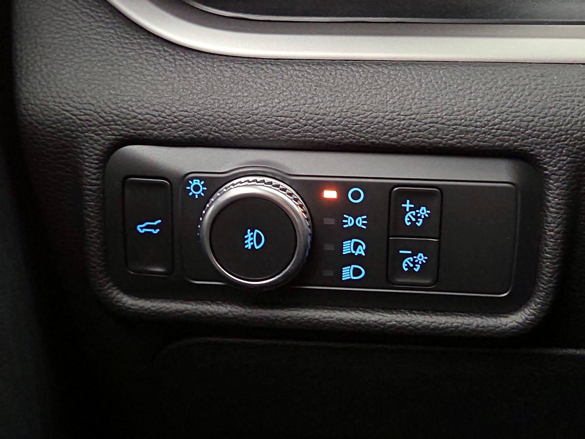 Thumbnail: 2021 Ford Explorer - 13