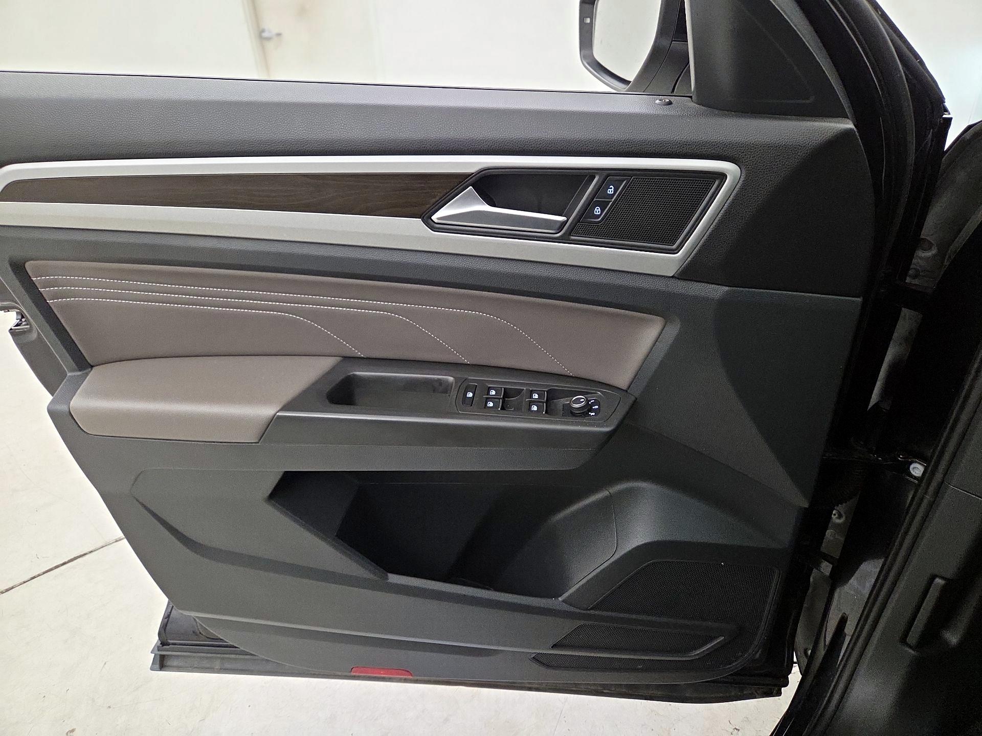 Thumbnail: 2022 Volkswagen Atlas - 12