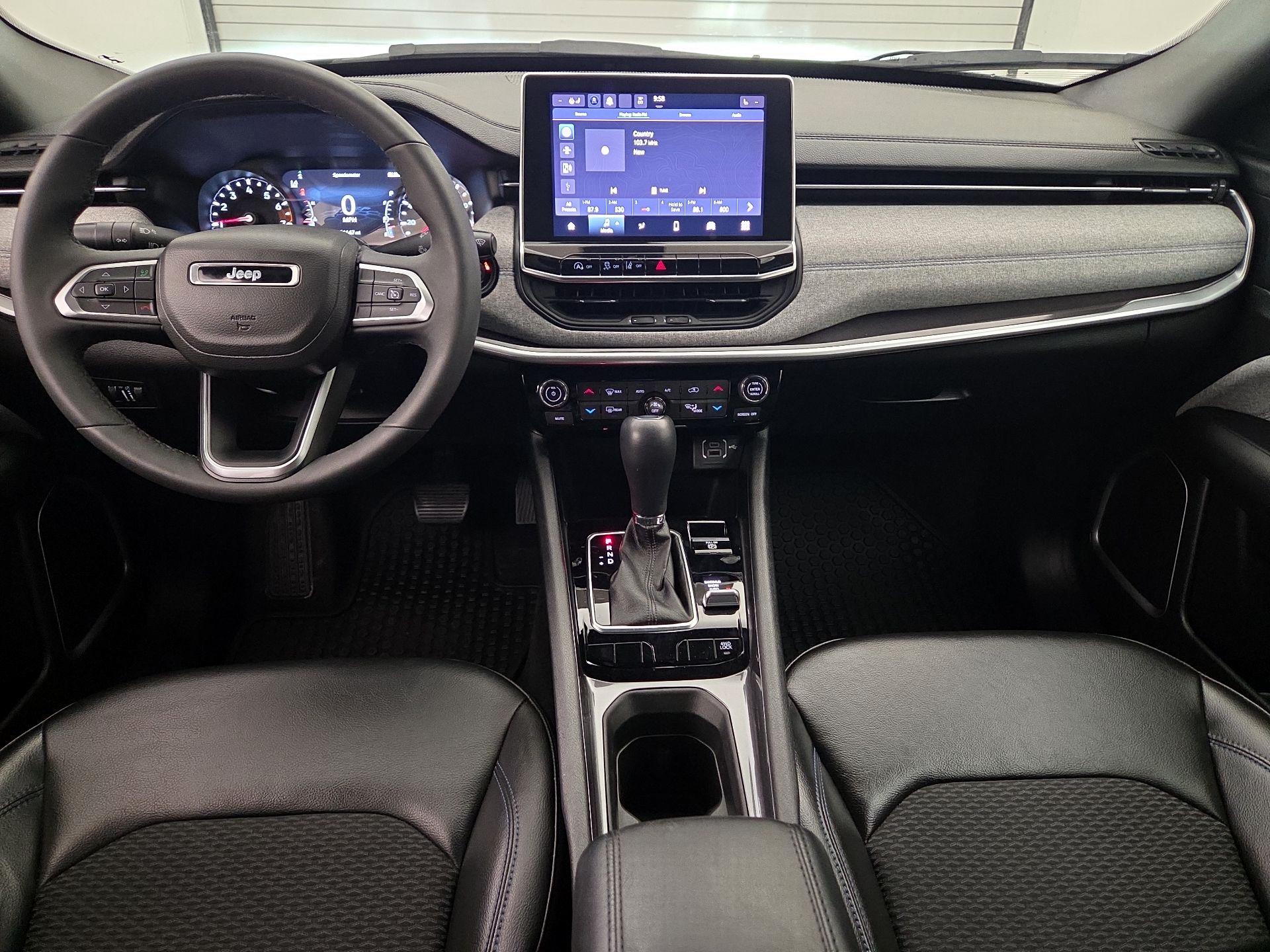 Thumbnail: 2023 Jeep Compass - 9