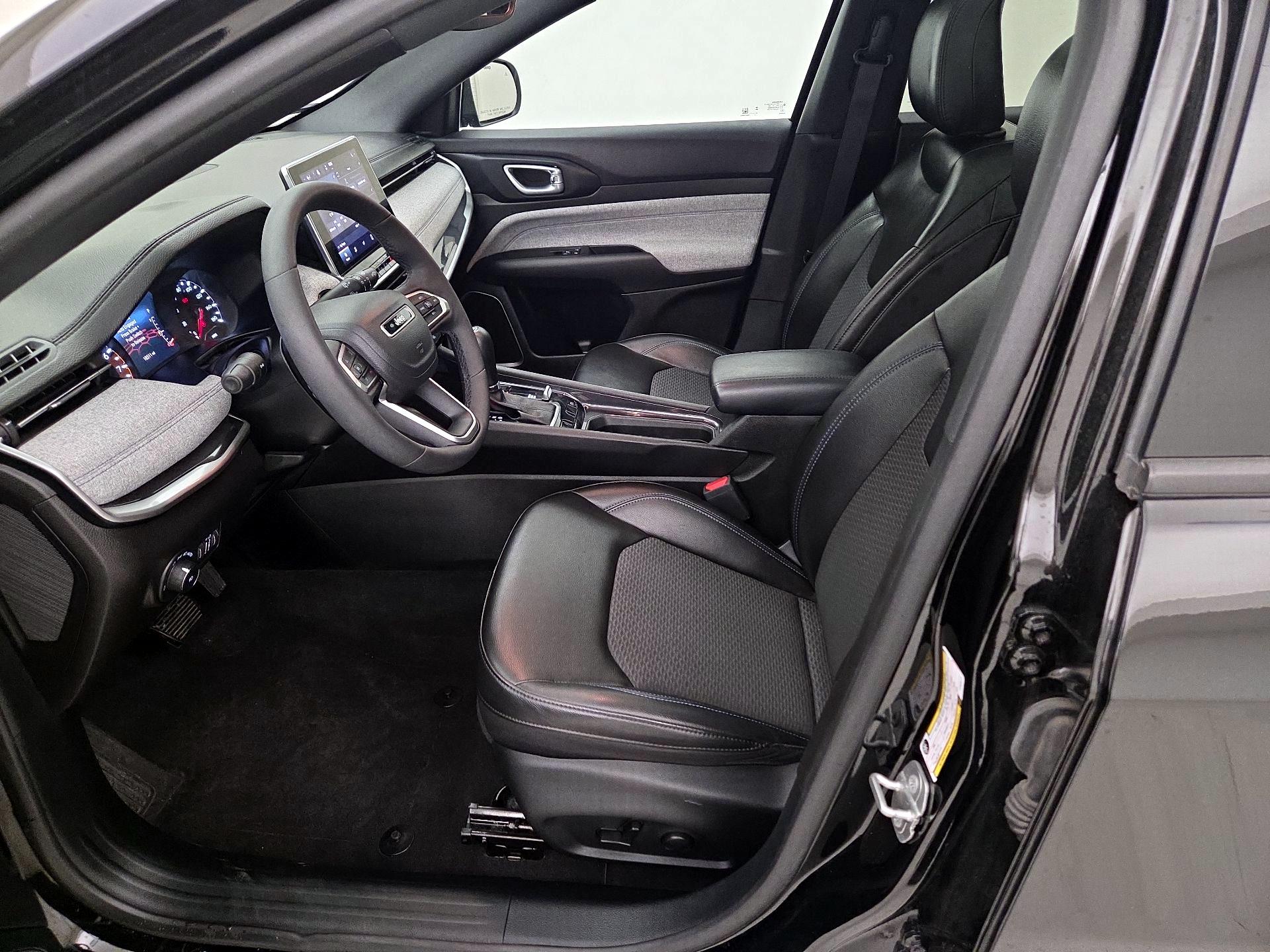 Thumbnail: 2023 Jeep Compass - 11