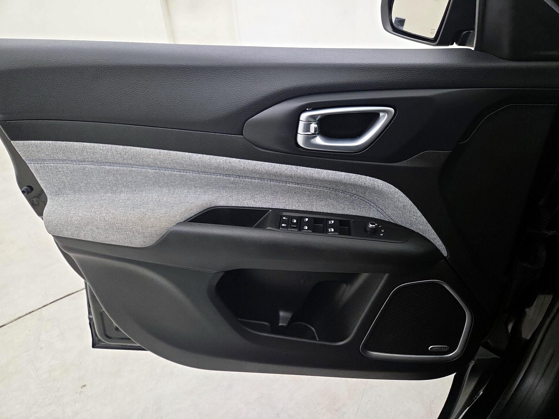 Thumbnail: 2023 Jeep Compass - 12