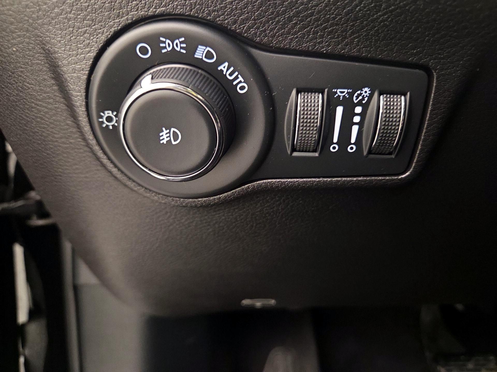 Thumbnail: 2023 Jeep Compass - 13