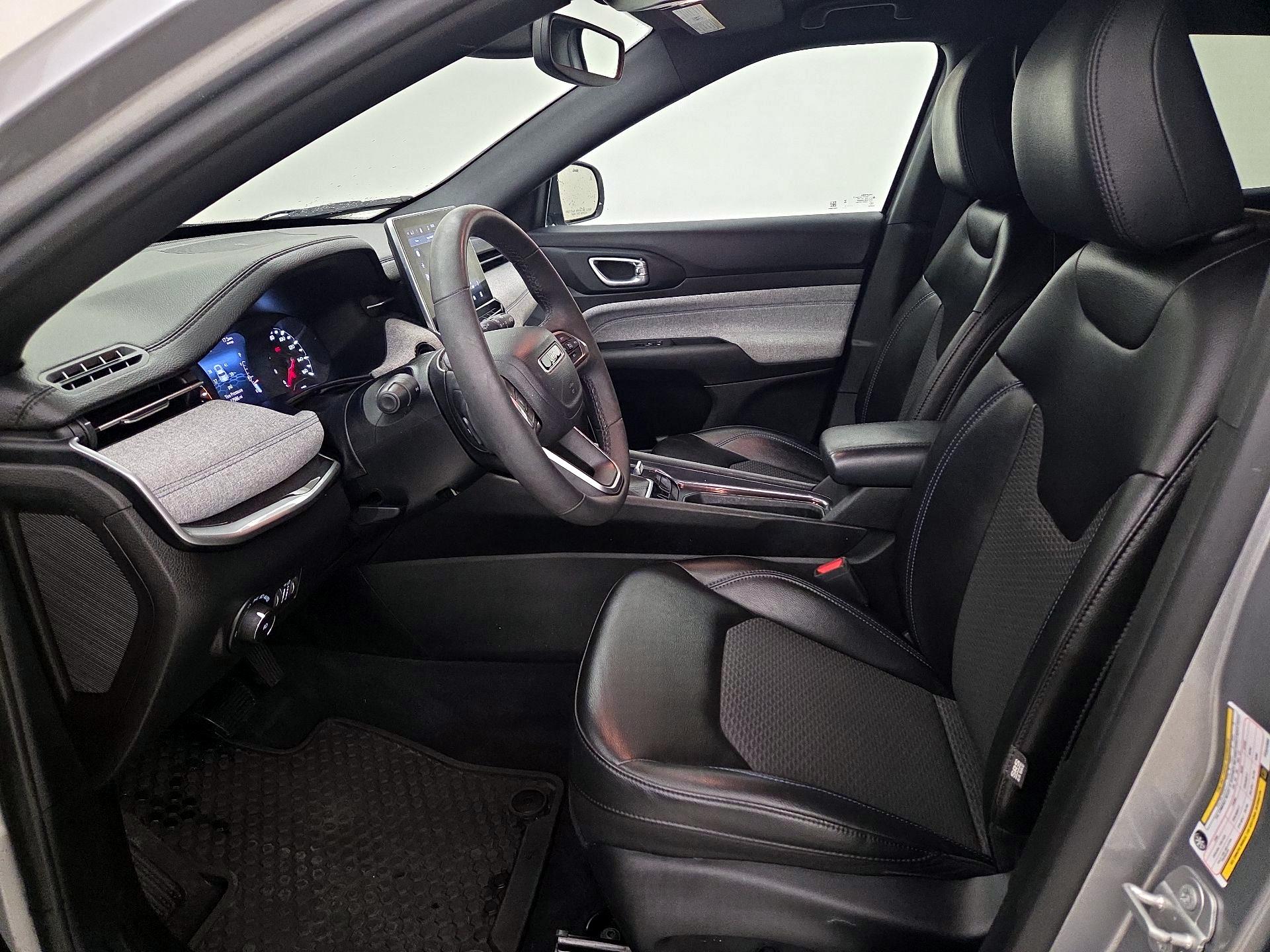 Thumbnail: 2023 Jeep Compass - 11