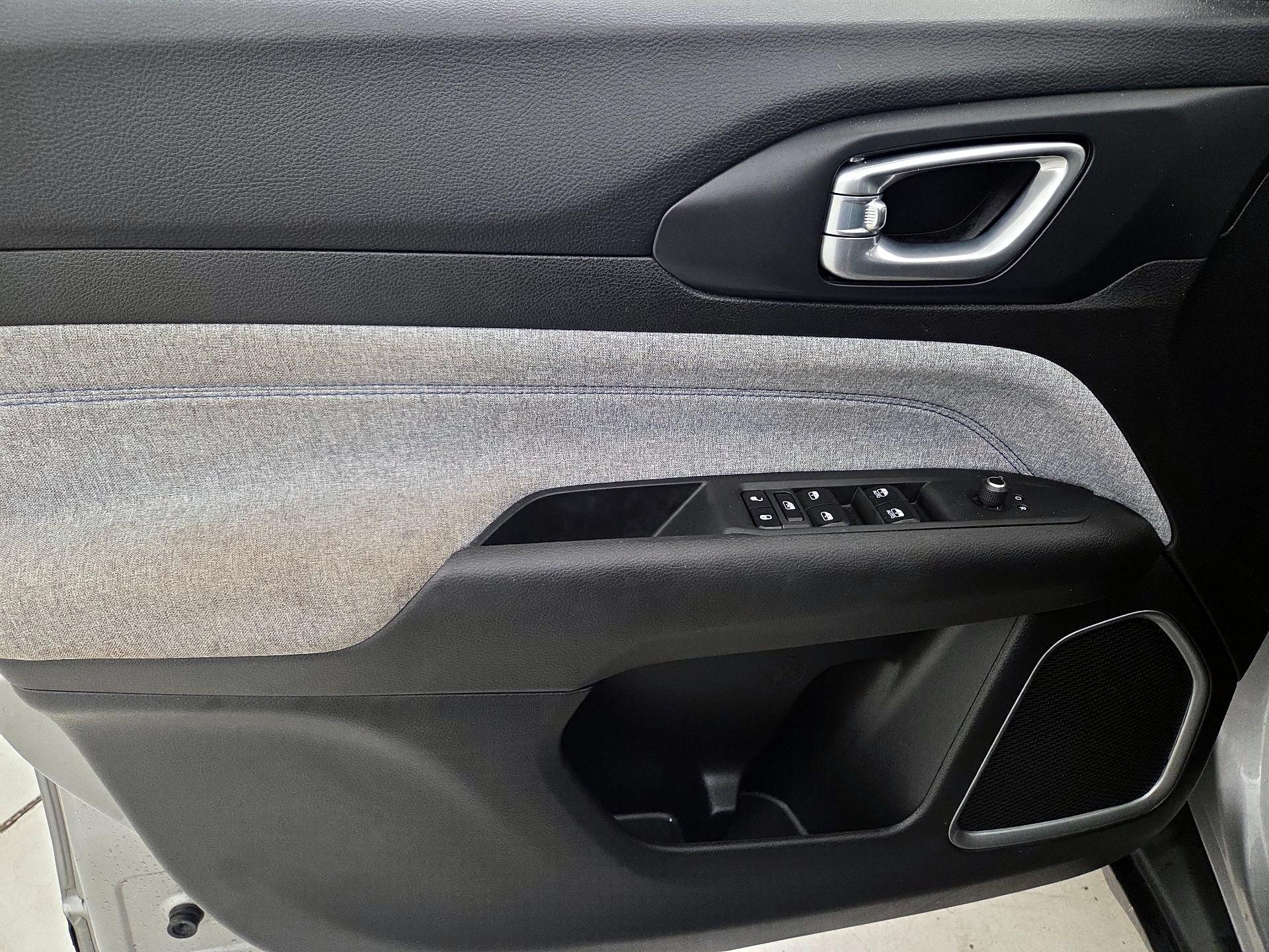 Thumbnail: 2023 Jeep Compass - 12