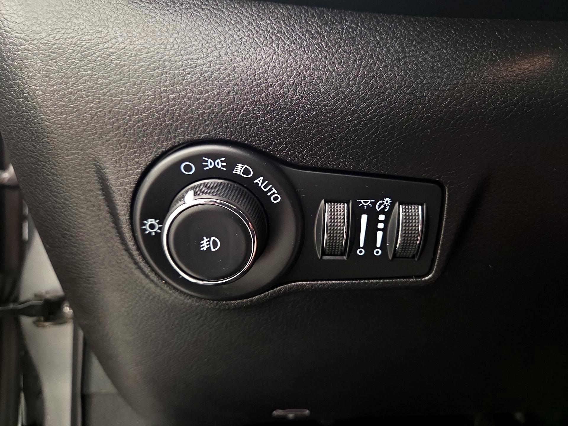 Thumbnail: 2023 Jeep Compass - 13