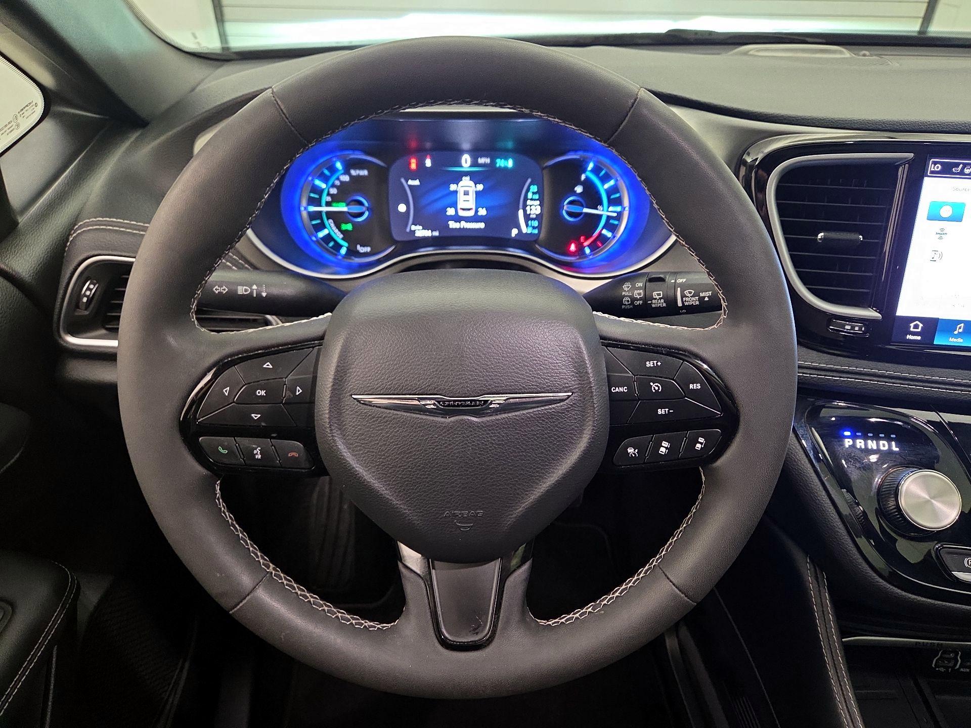 Thumbnail: 2023 Chrysler Pacifica - 10