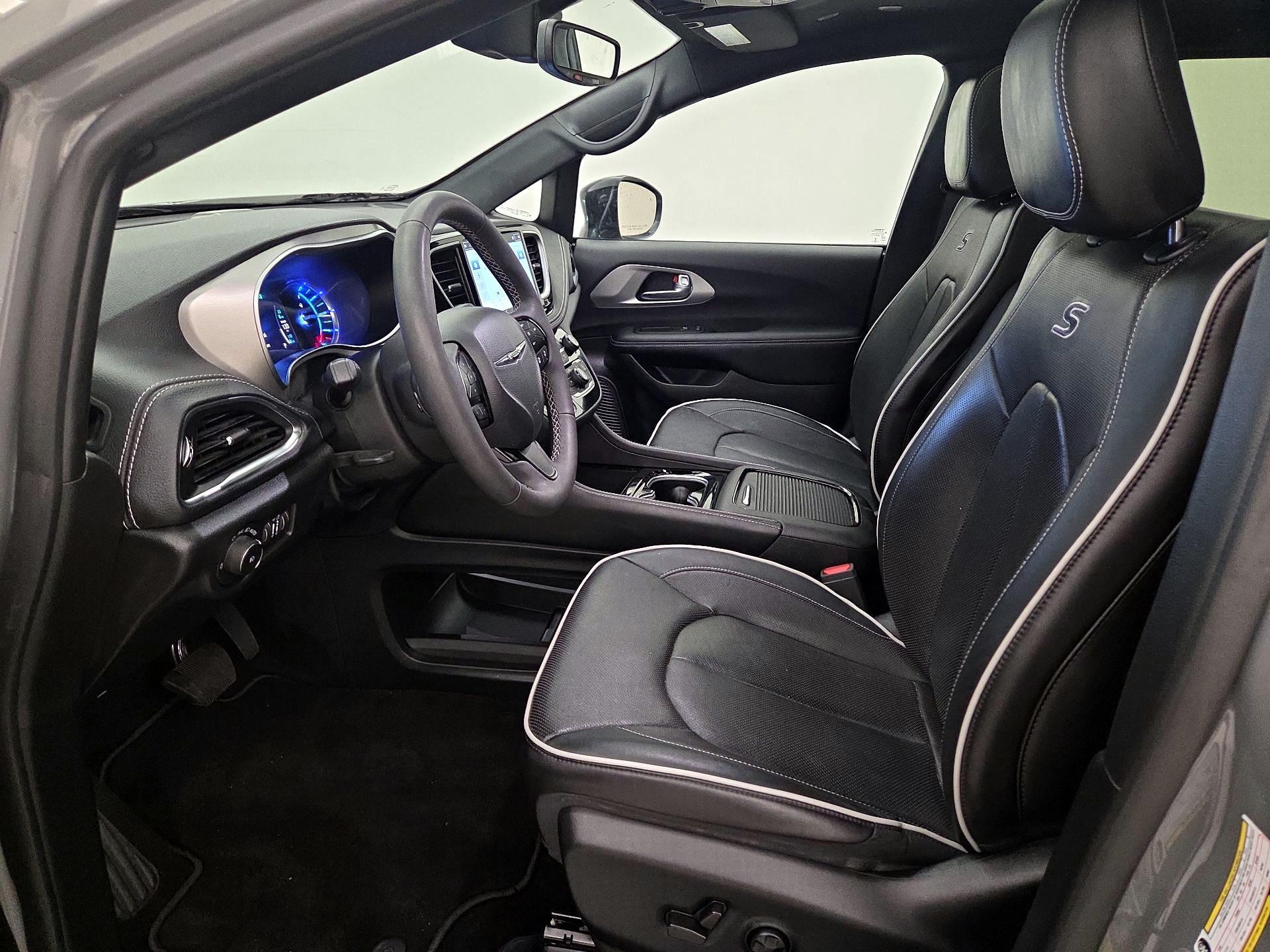 Thumbnail: 2023 Chrysler Pacifica - 11