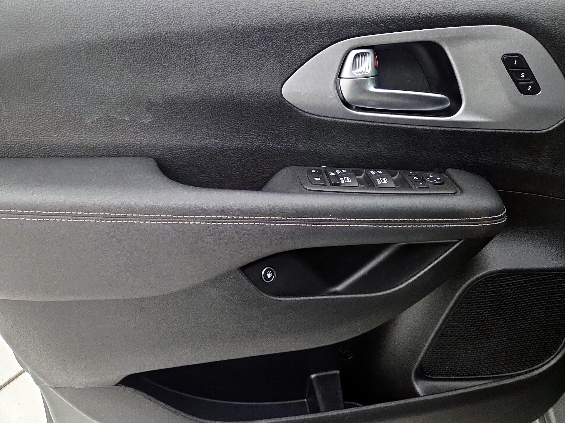 Thumbnail: 2023 Chrysler Pacifica - 12