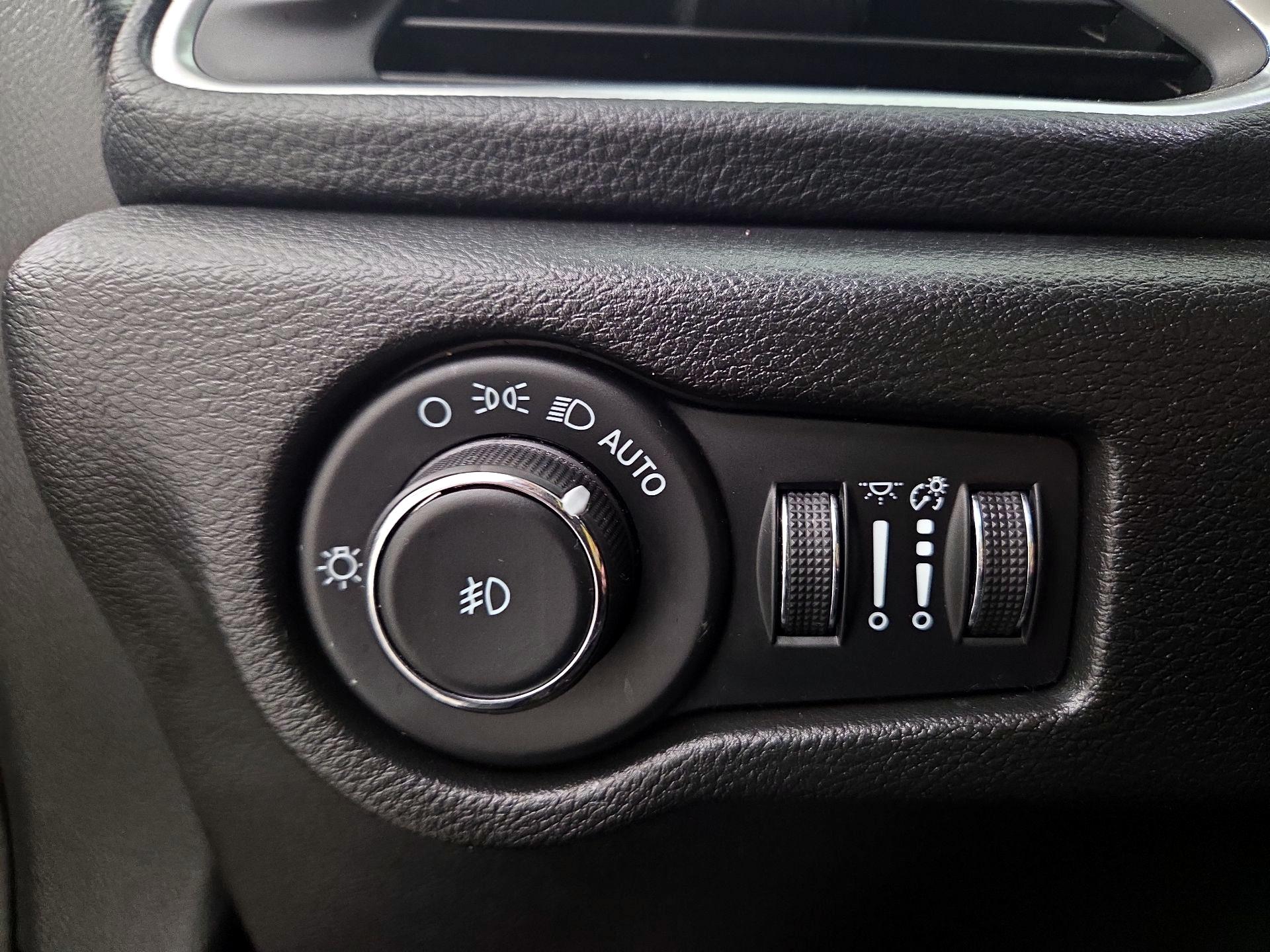 Thumbnail: 2023 Chrysler Pacifica - 13