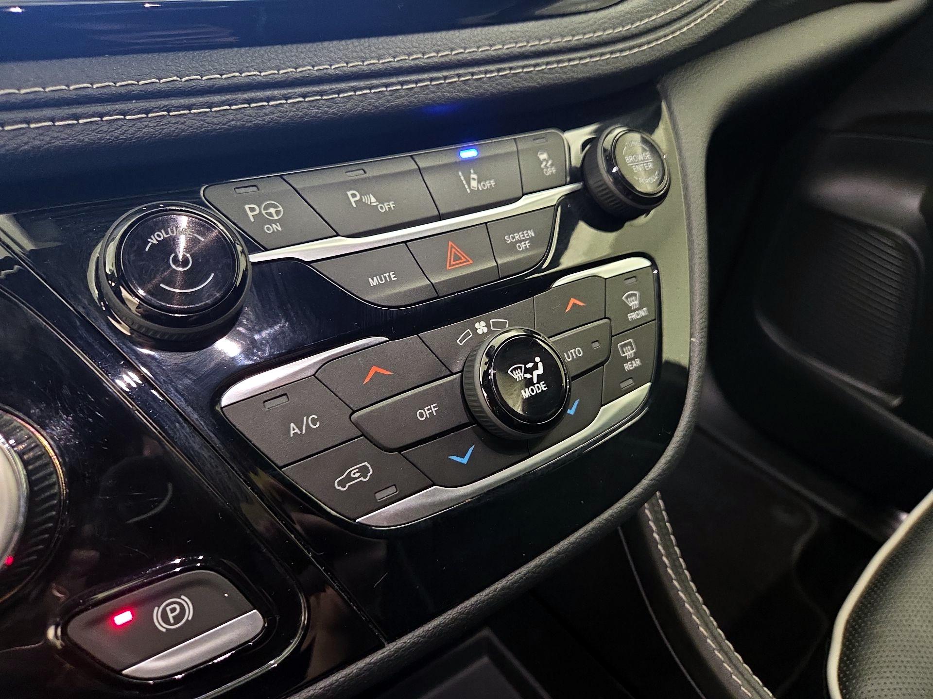 Thumbnail: 2023 Chrysler Pacifica - 16