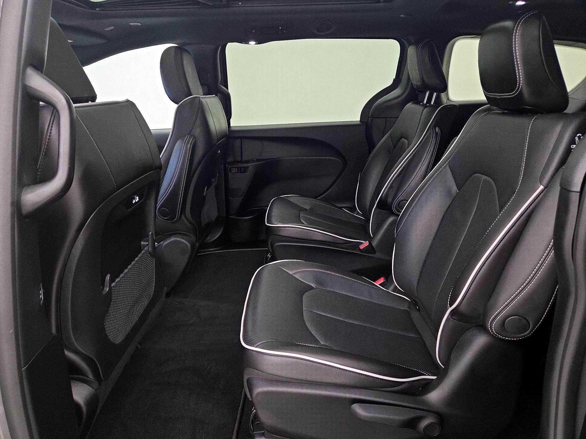 Thumbnail: 2023 Chrysler Pacifica - 20