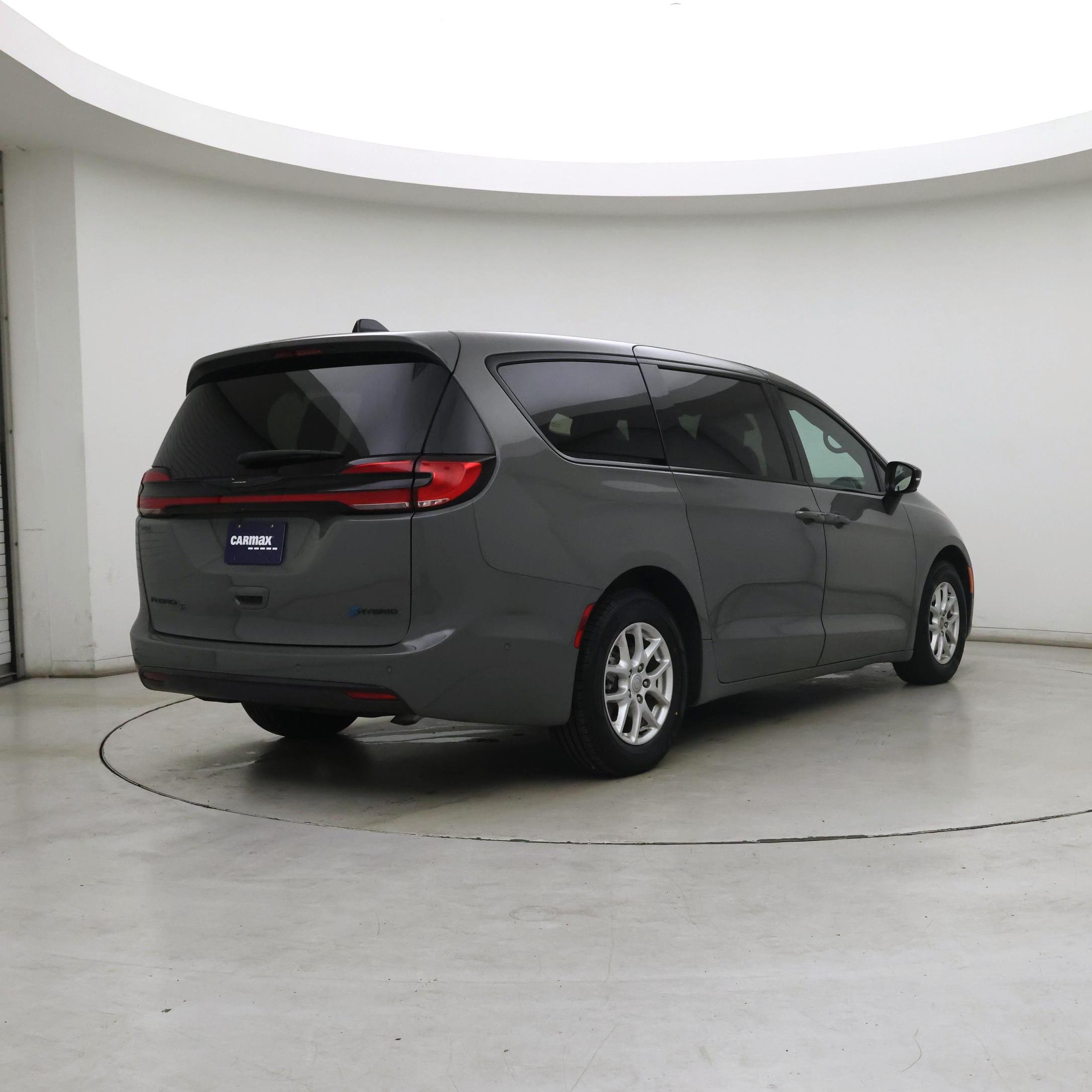 Thumbnail: 2023 Chrysler Pacifica - 8