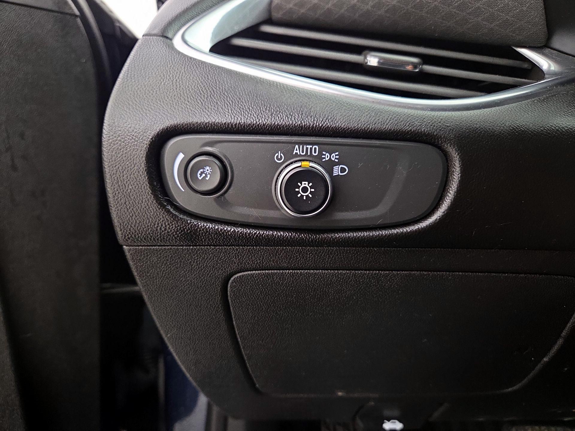 Thumbnail: 2020 Chevrolet Malibu - 13