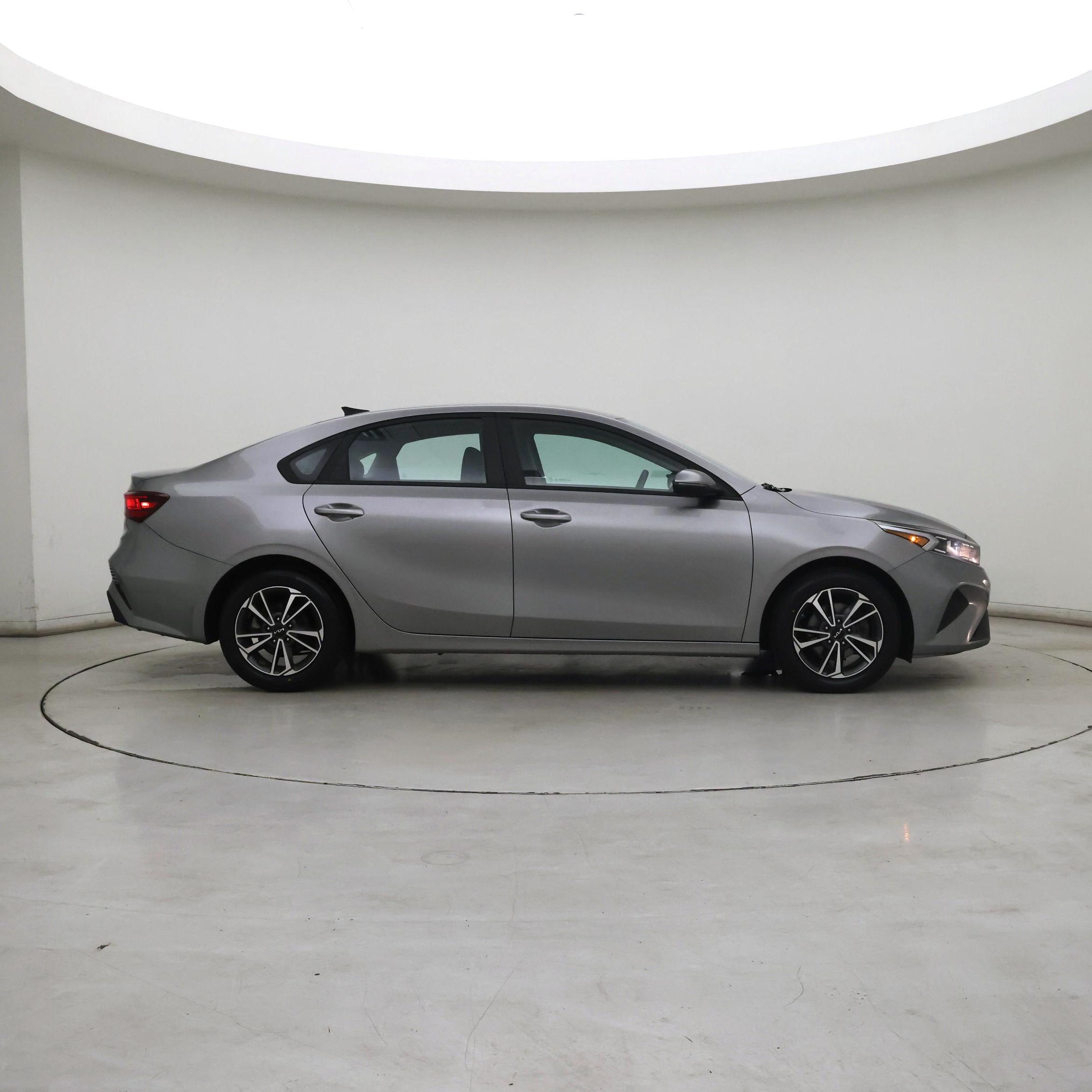 Thumbnail: 2023 Kia Forte - 7