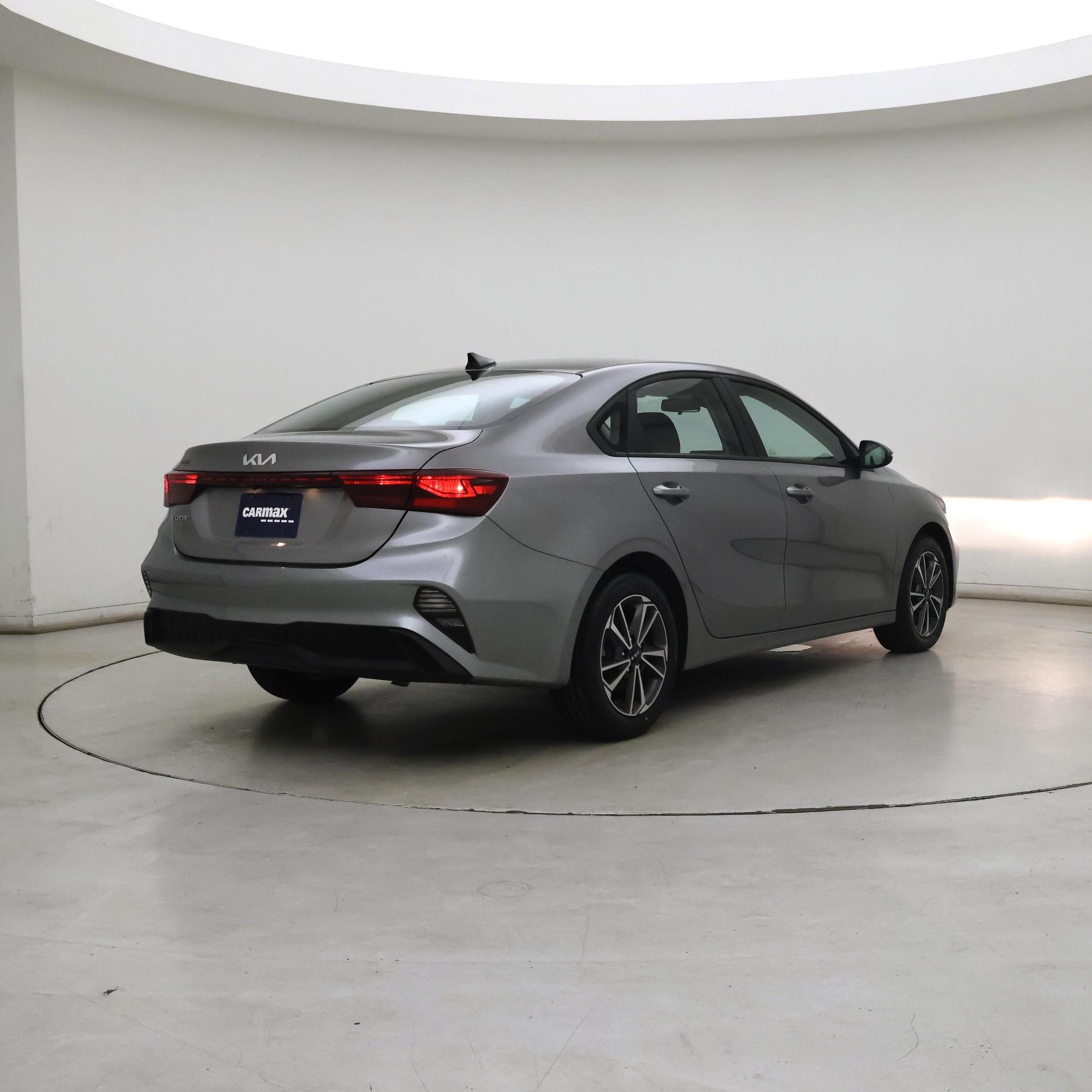 Thumbnail: 2023 Kia Forte - 8