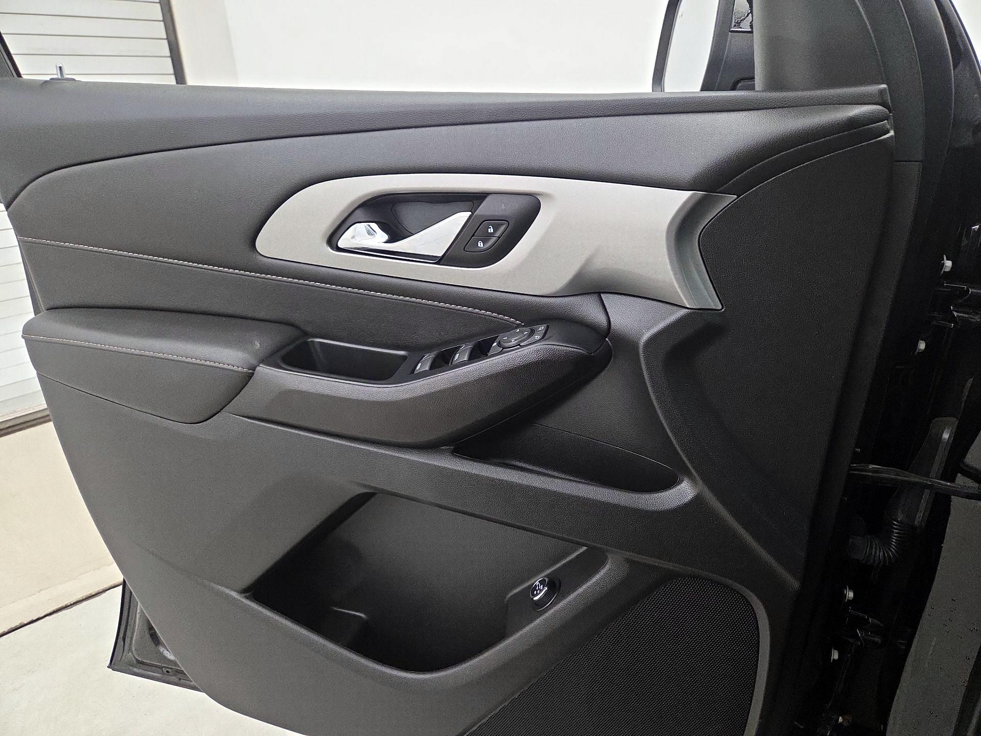 Thumbnail: 2023 Chevrolet Traverse - 12