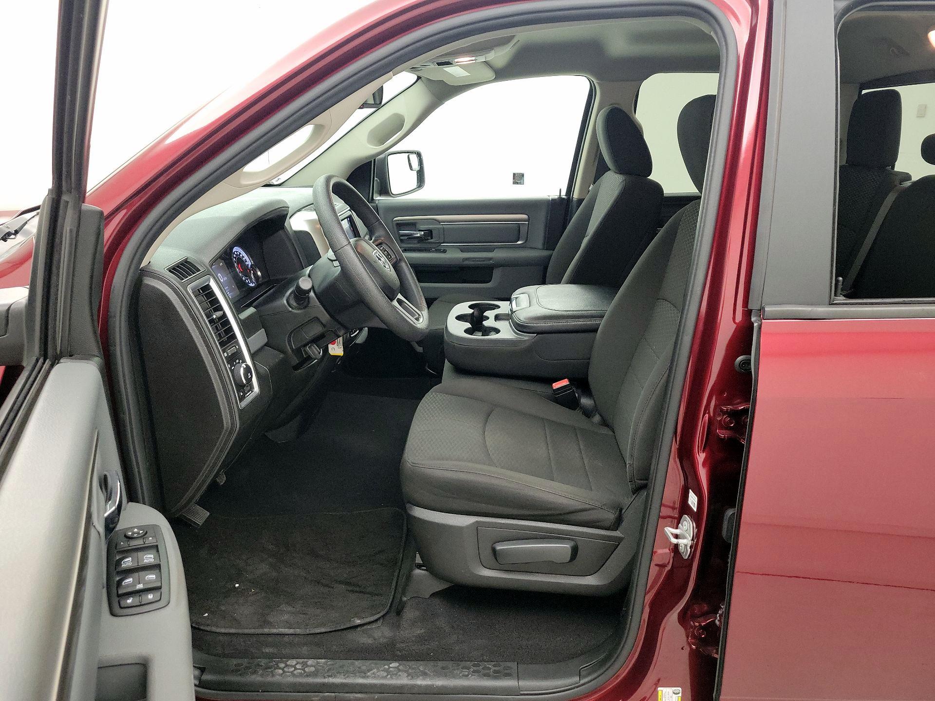 Thumbnail: 2020 RAM 1500 Classic - 11