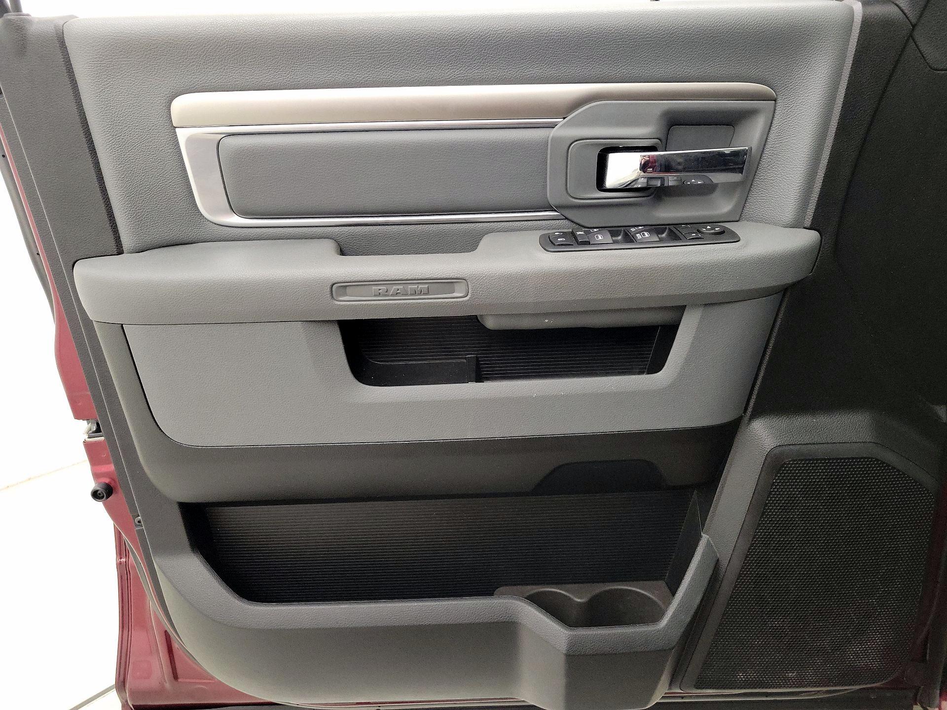 Thumbnail: 2020 RAM 1500 Classic - 12