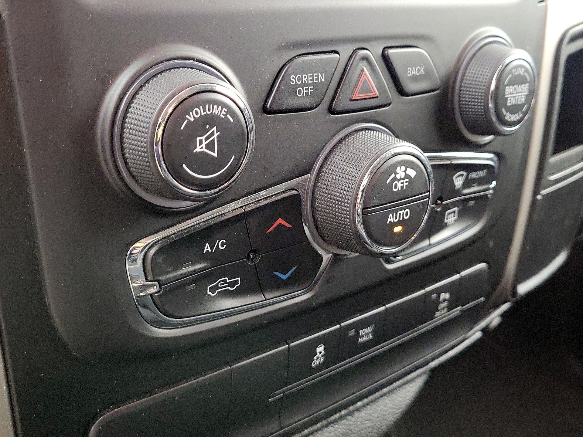 Thumbnail: 2020 RAM 1500 Classic - 16