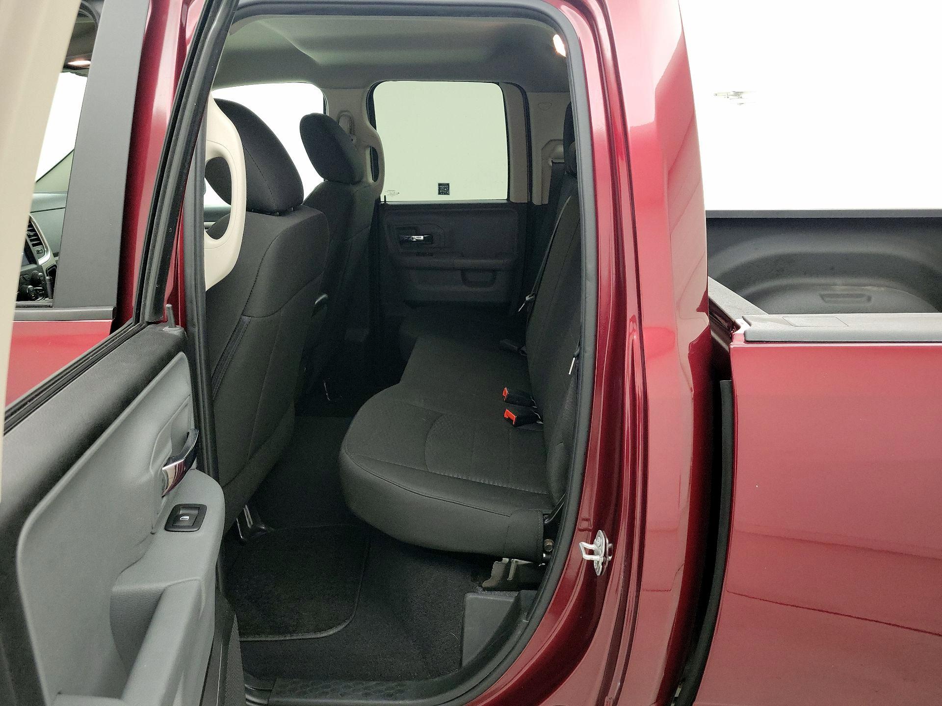 Thumbnail: 2020 RAM 1500 Classic - 19