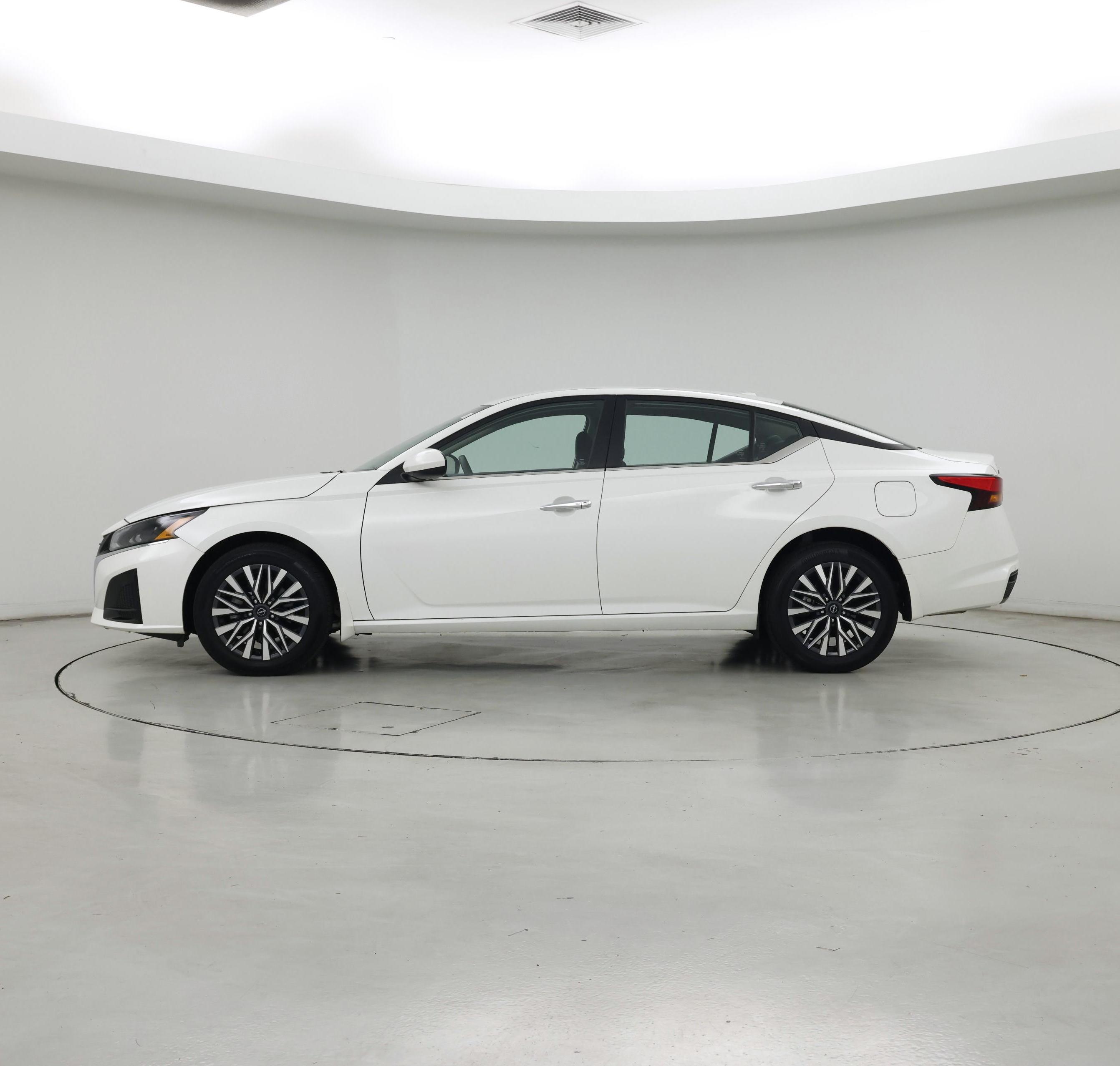 Thumbnail: 2023 Nissan Altima - 3