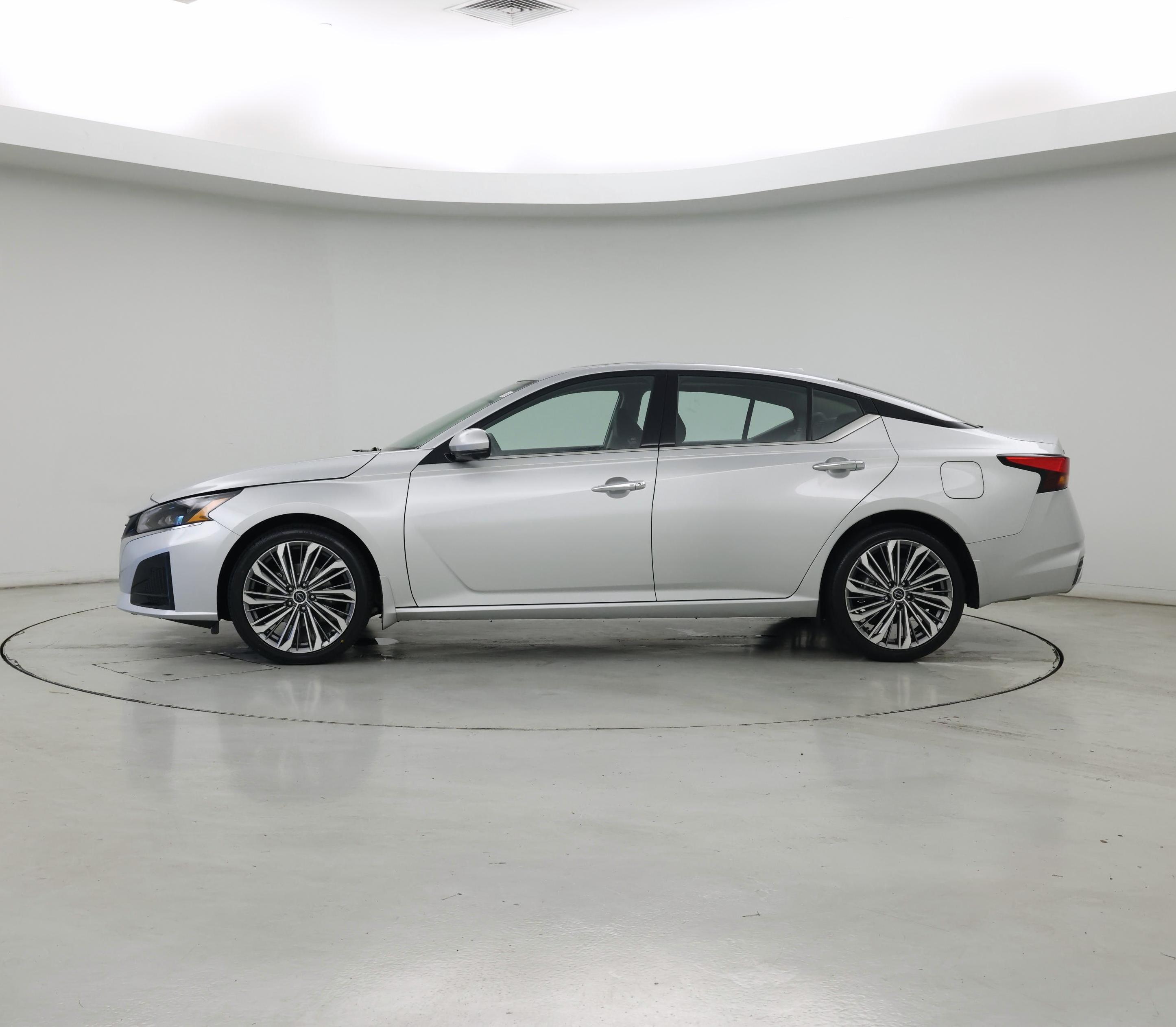 Thumbnail: 2023 Nissan Altima - 3