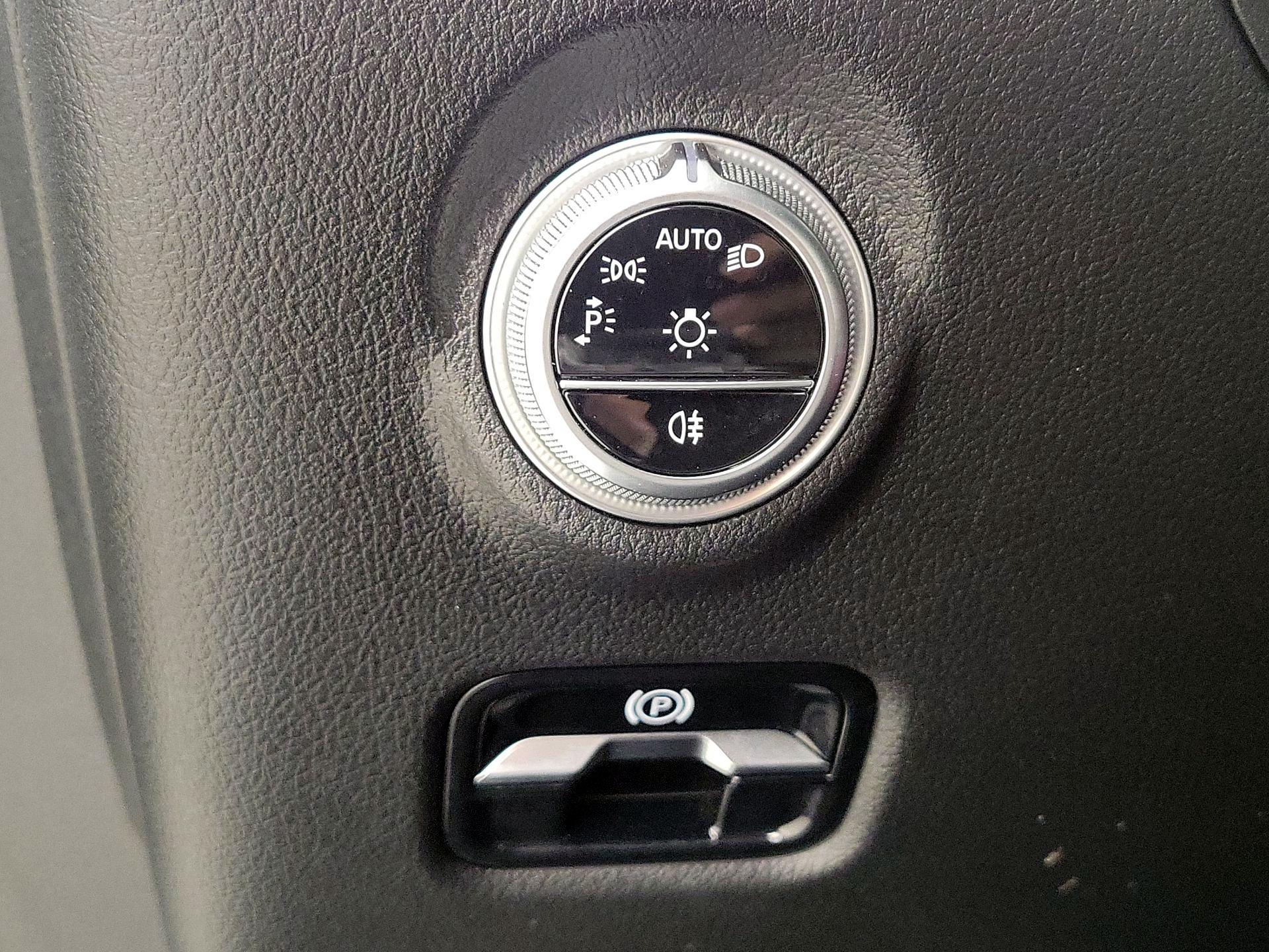 Thumbnail: 2022 Mercedes-Benz C-Class - 13